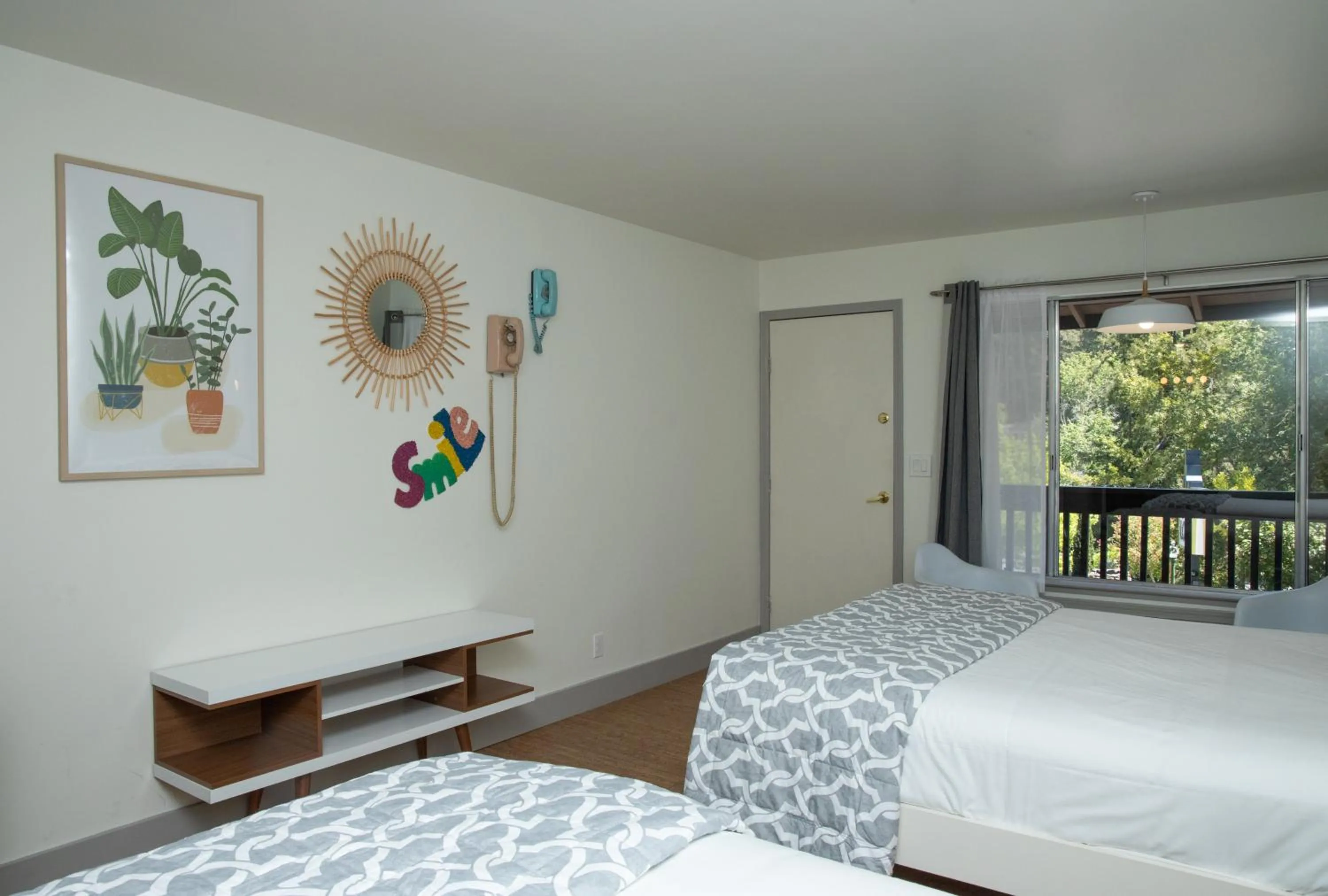 Superior Queen Room in The Occidental Lodge