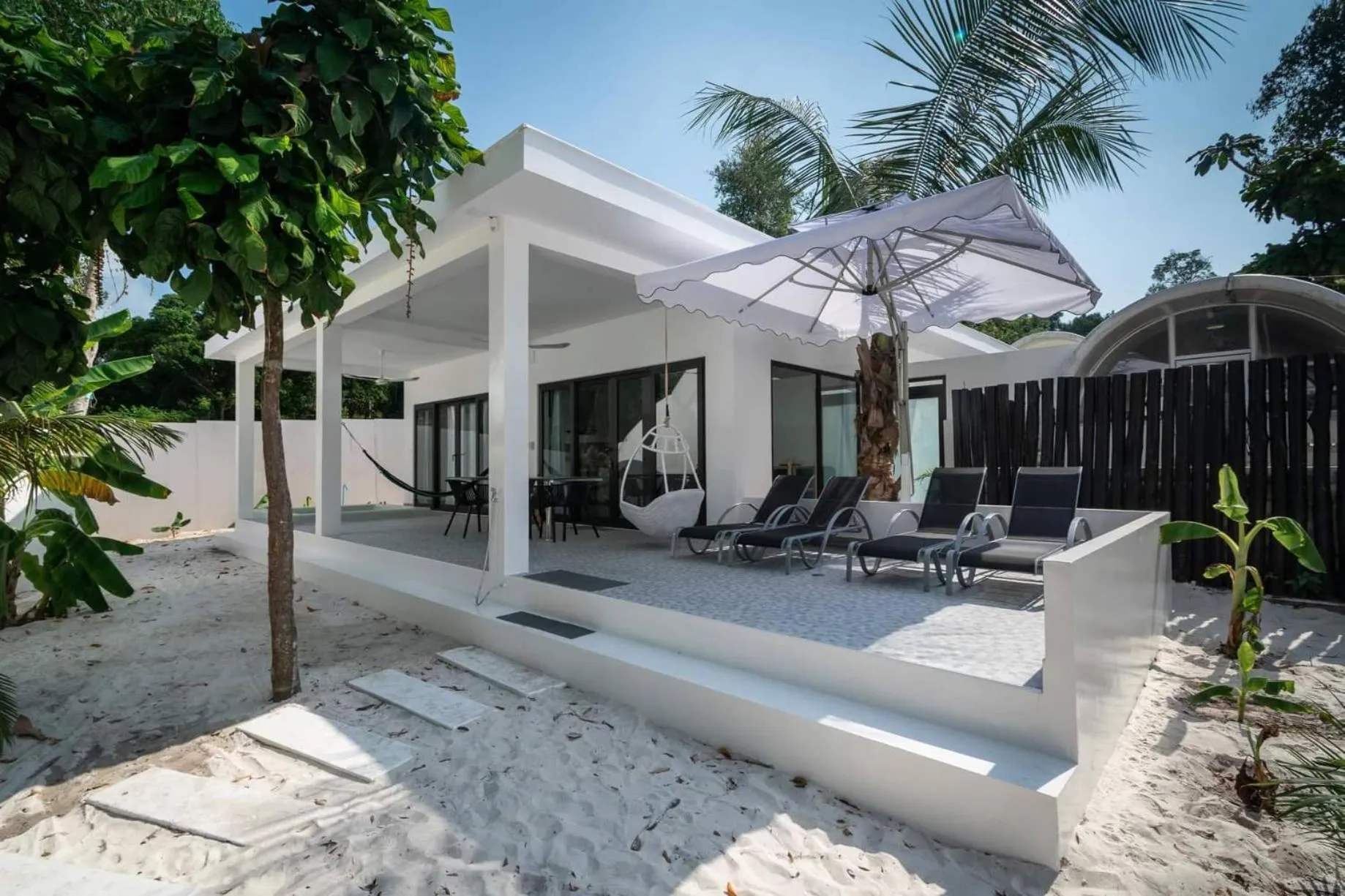 Family Villa with Private Jacuzzi in Moonlight Resort