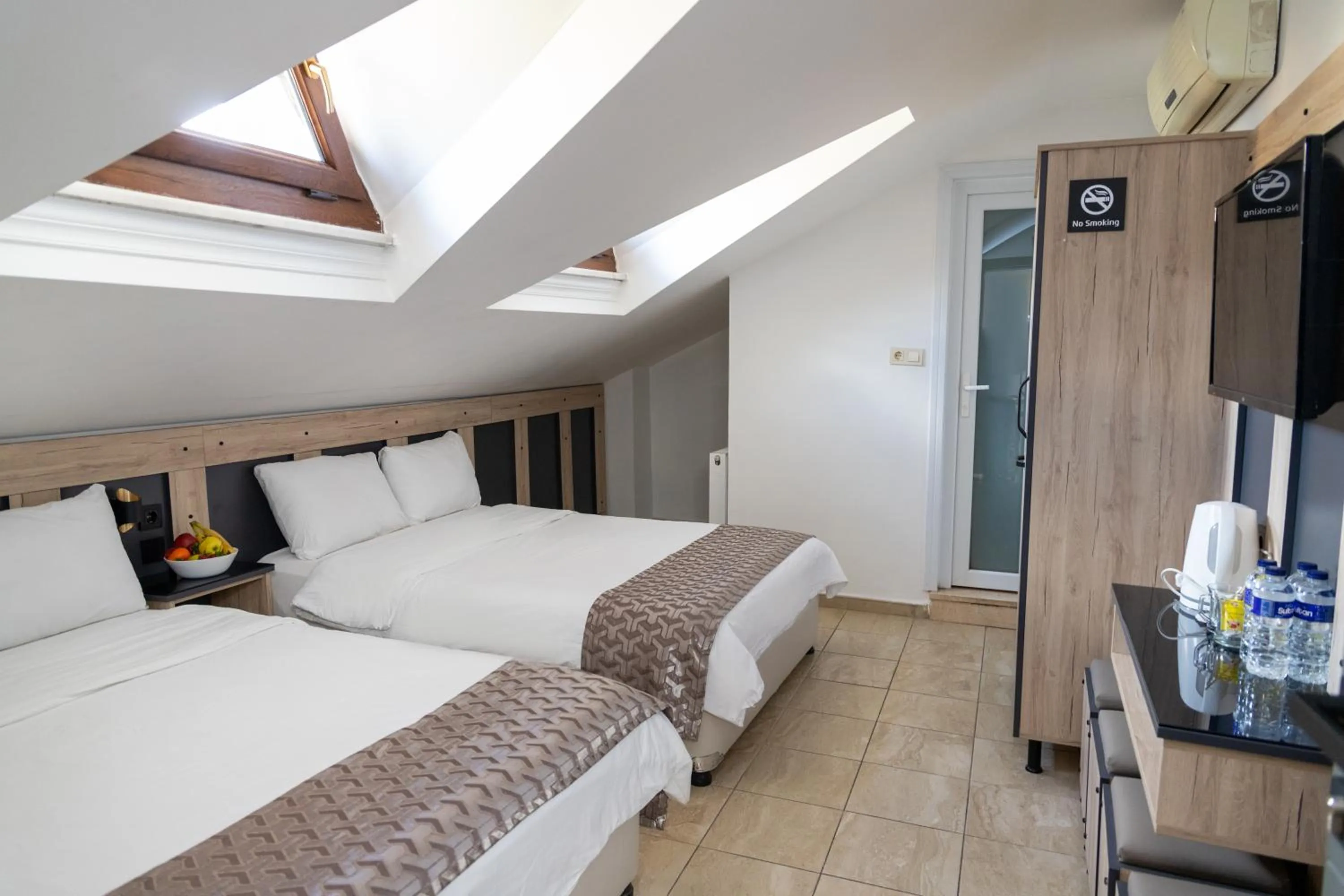 Economic Quadruple Room -  Attic in Galley Hotel