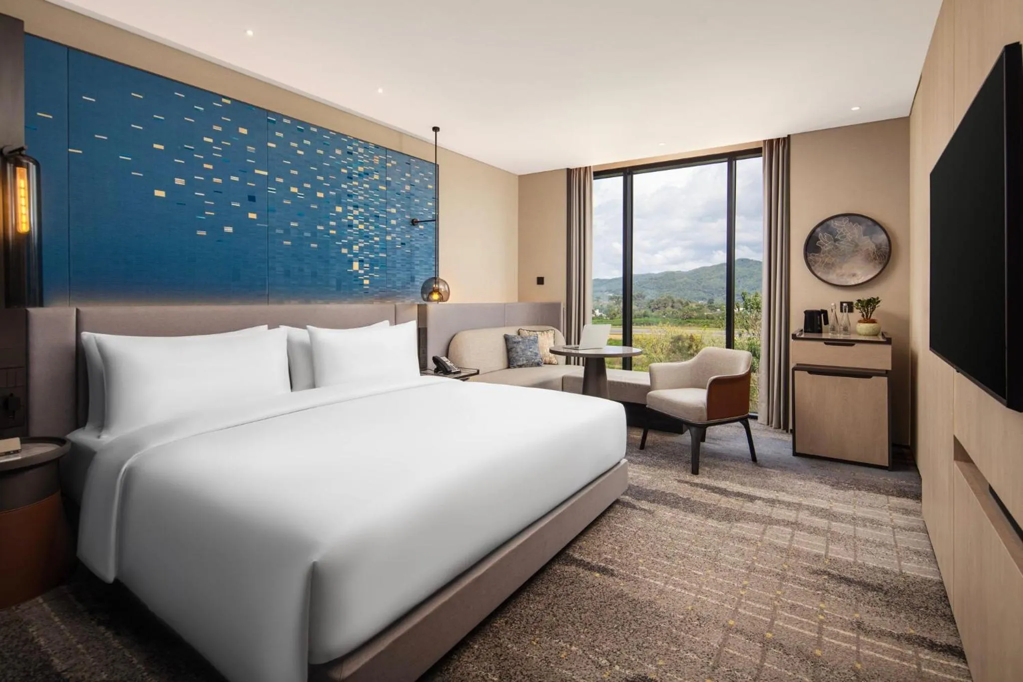 Standard King Room in Crowne Plaza Labuan Bajo by IHG