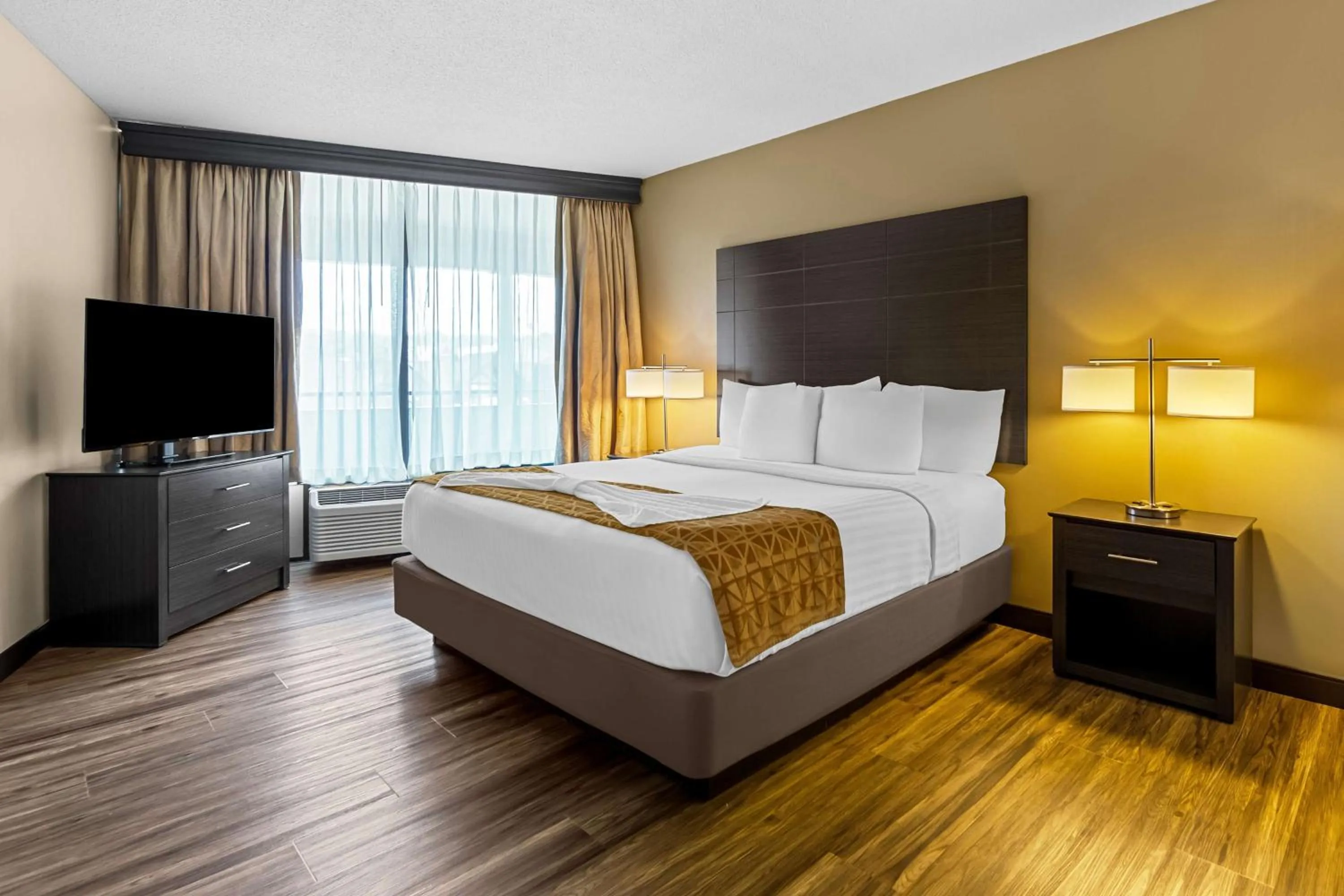 Two-Room Suite with Walk In Shower in Best Western Toni Inn