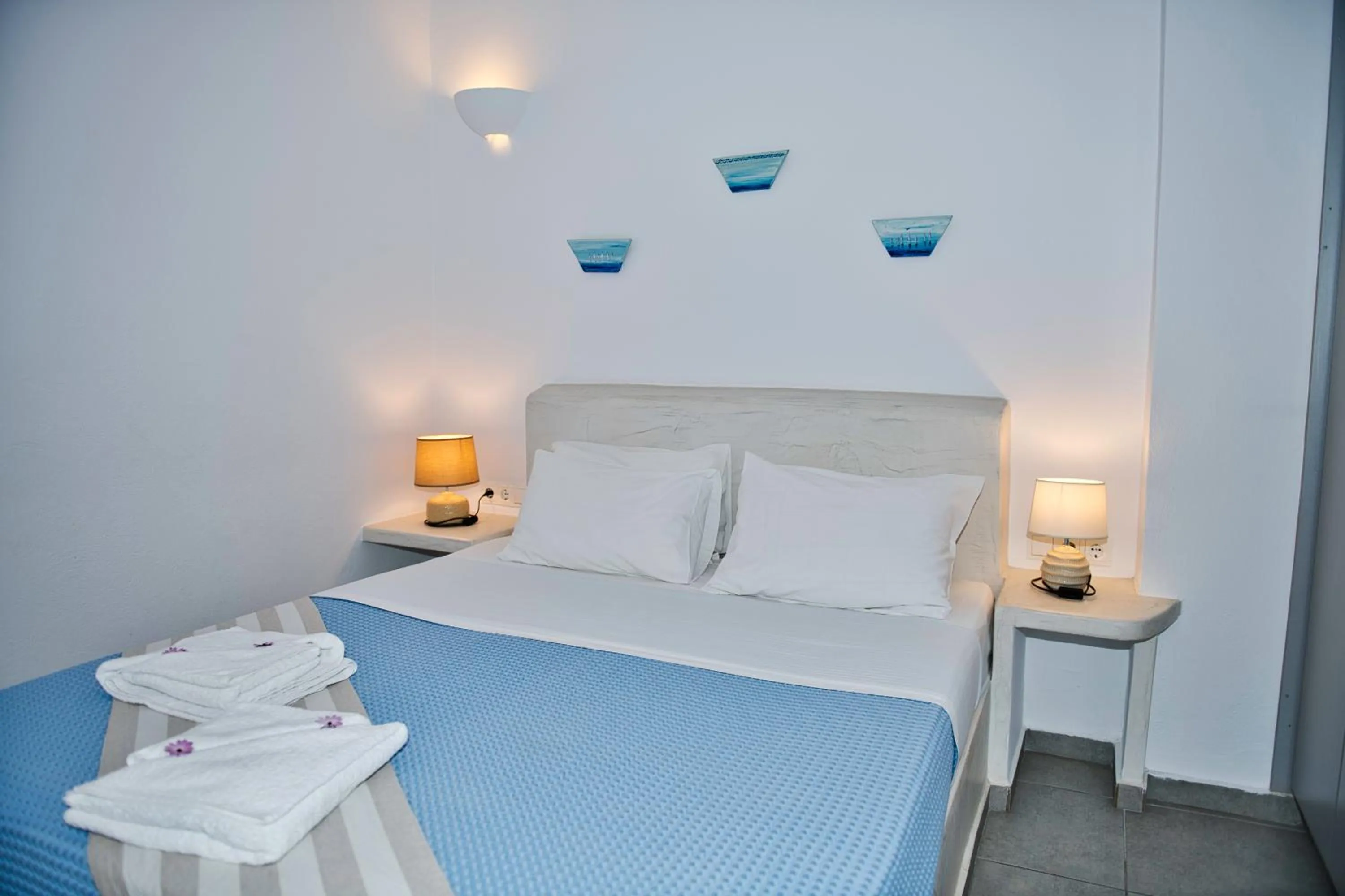 Deluxe Triple Room in The Last Sunbeam - Adults Only