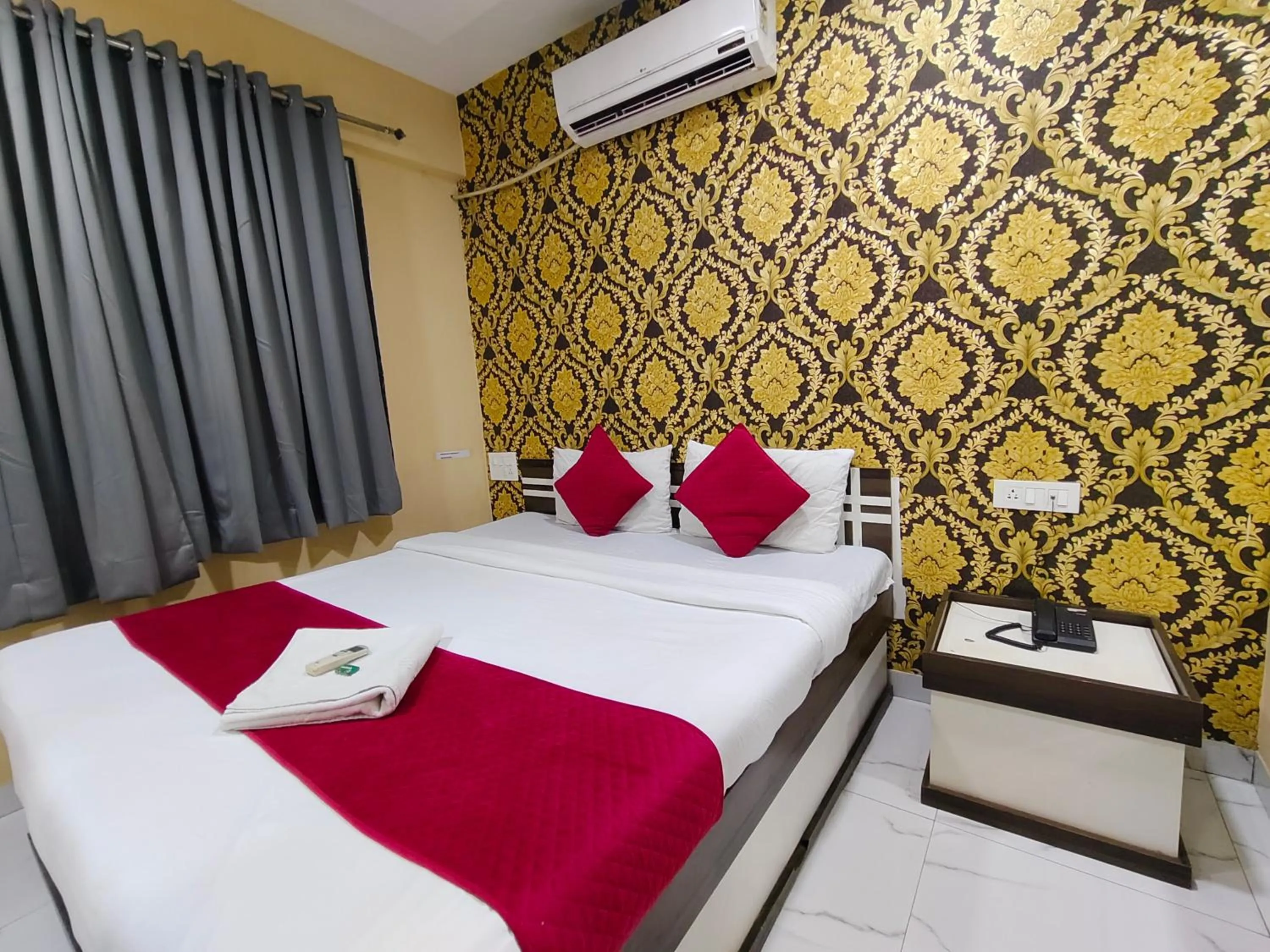 Bed in Emerald Tree