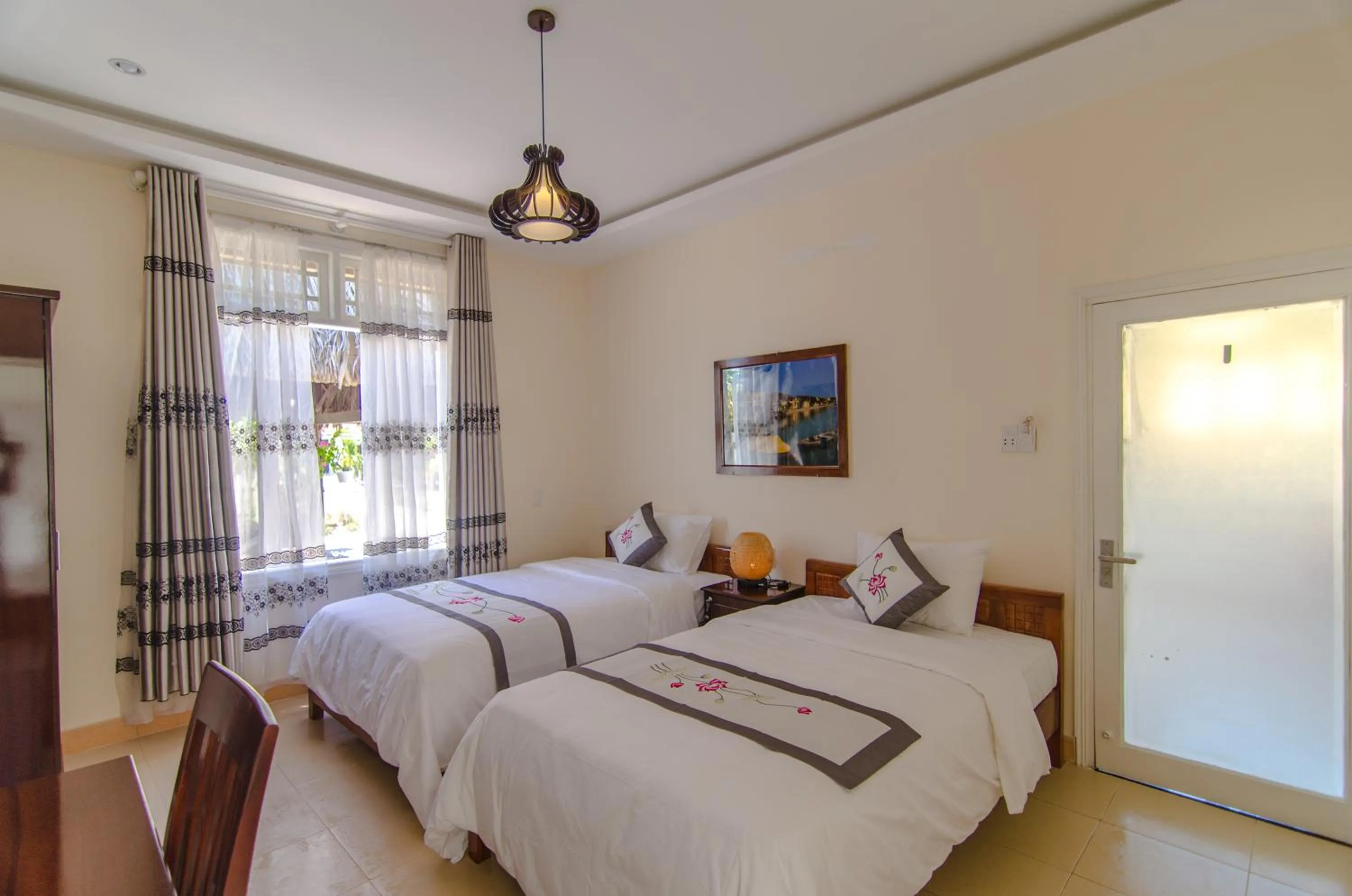 Deluxe Twin Room in The Moon River Homestay & Villa