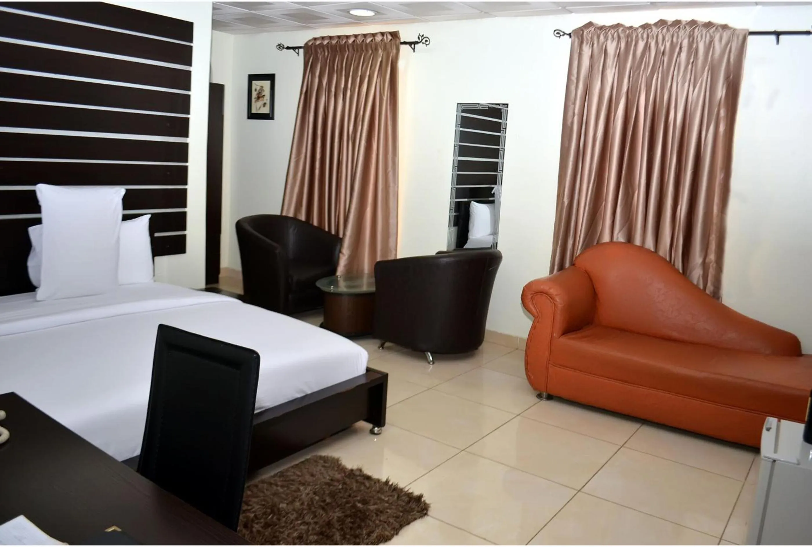 Superior King Room in De Rigg Place - Alaka Estate, Surulere