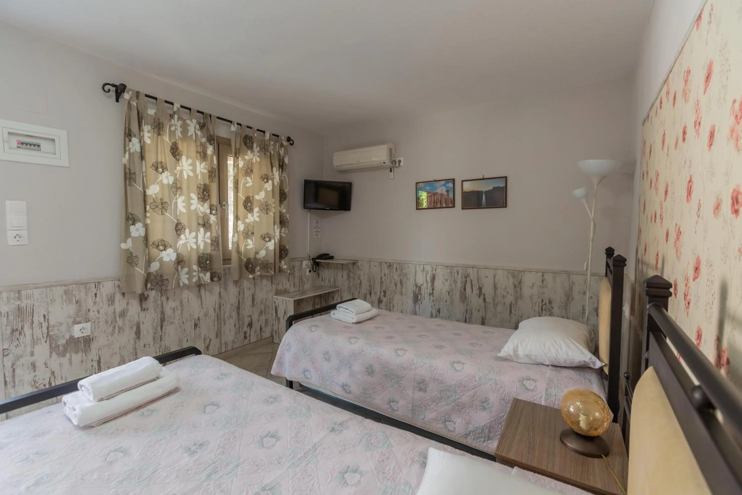 Double or Twin Room with Garden View in Pegasus Rooms