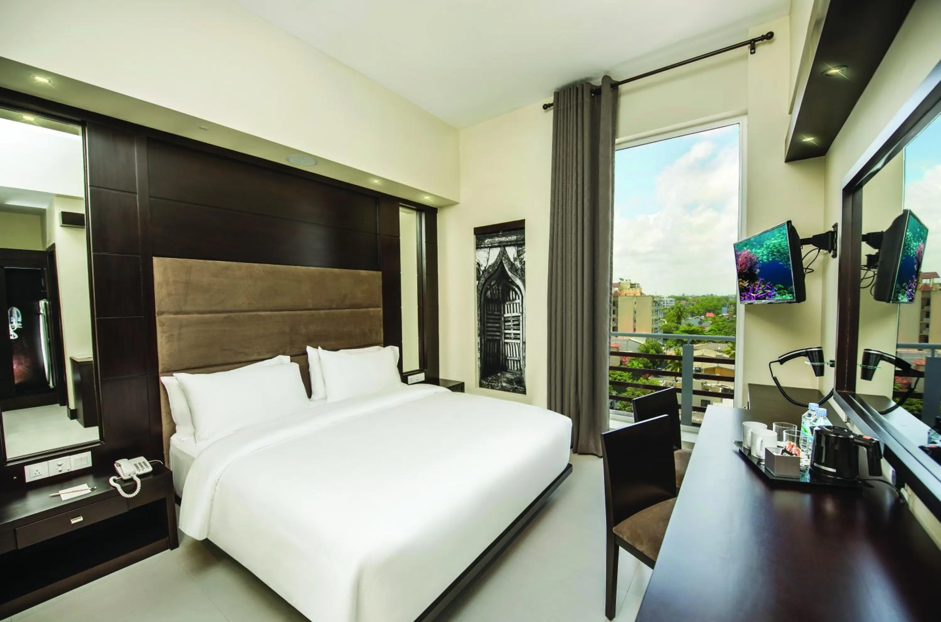 Deluxe Double Room with Early Check-in from 11 AM & Late Check-out until 2 PM (On Availability) in Fair View Hotel Colombo