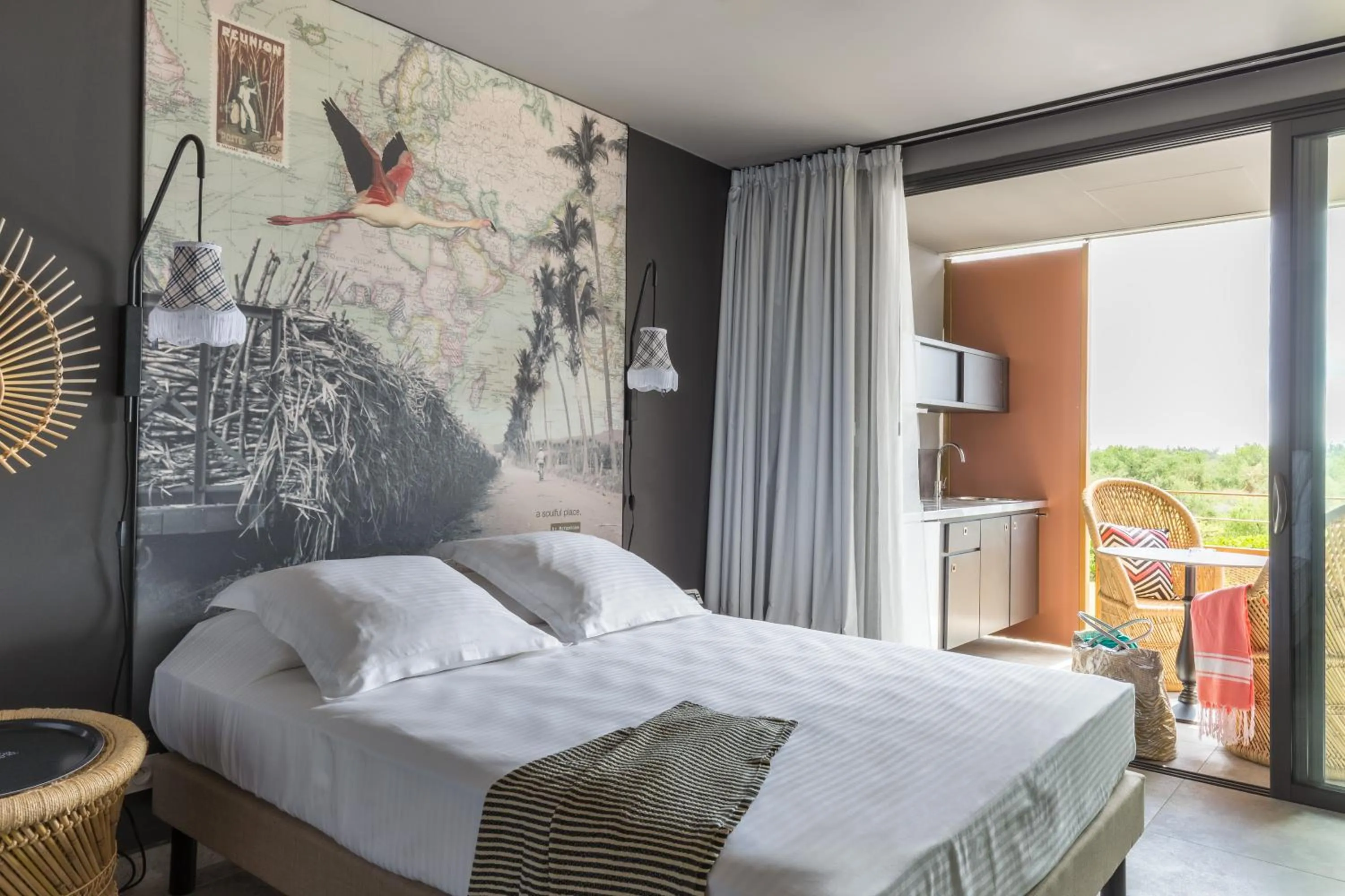 Kitchenette Superior Triple in Dina Morgabine Saint Gilles