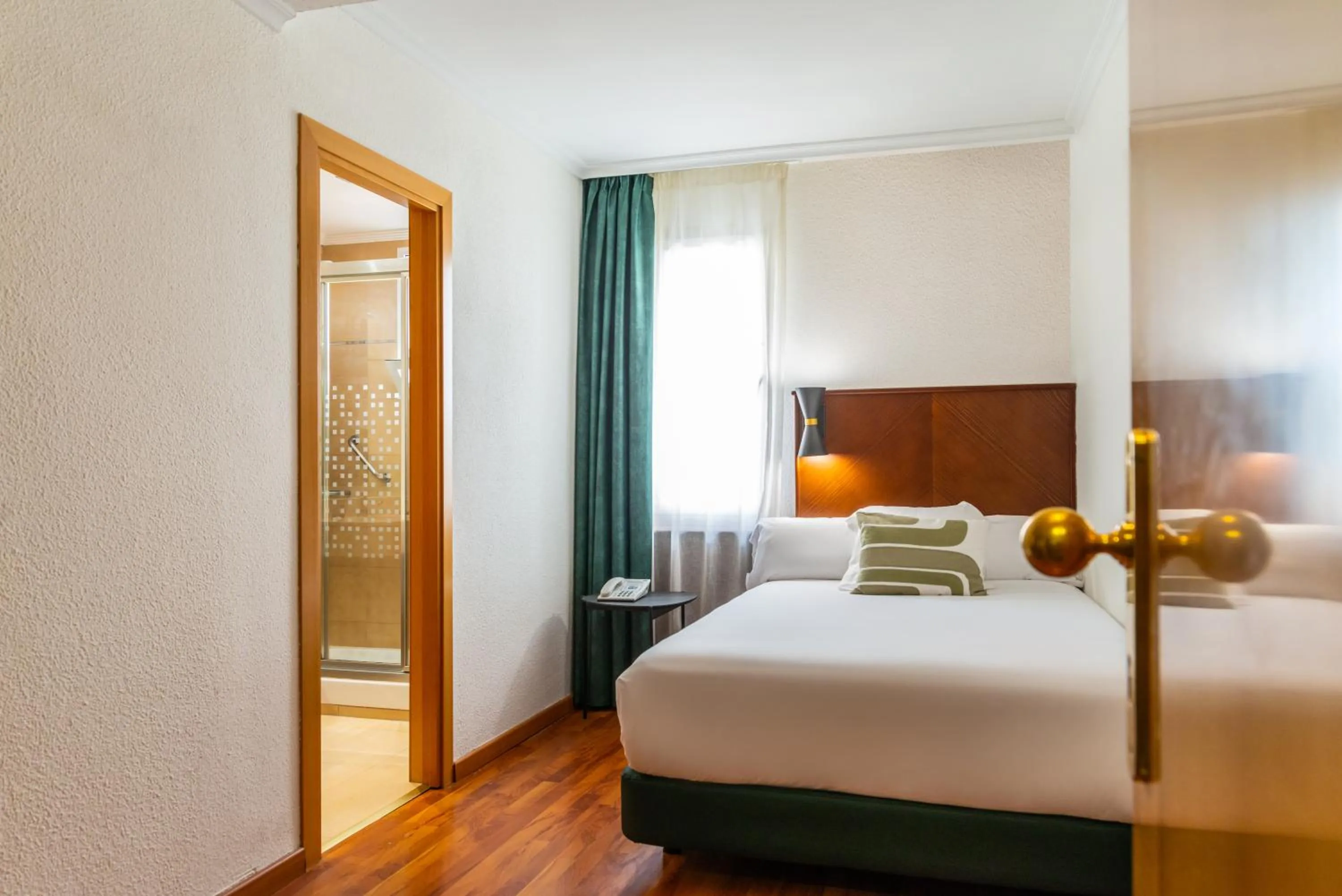 Single Room in Hotel Casón del Tormes by HappyCulture