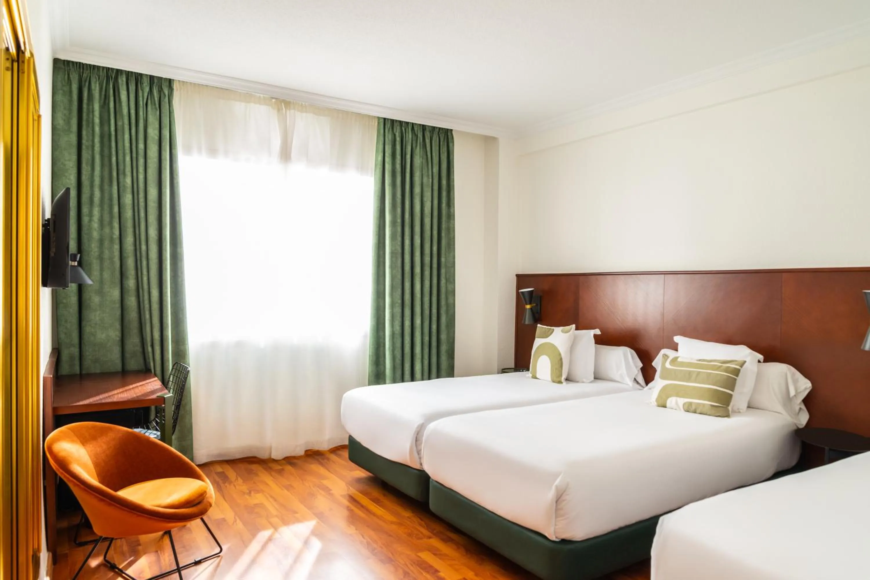 Triple Room in Hotel Casón del Tormes by HappyCulture