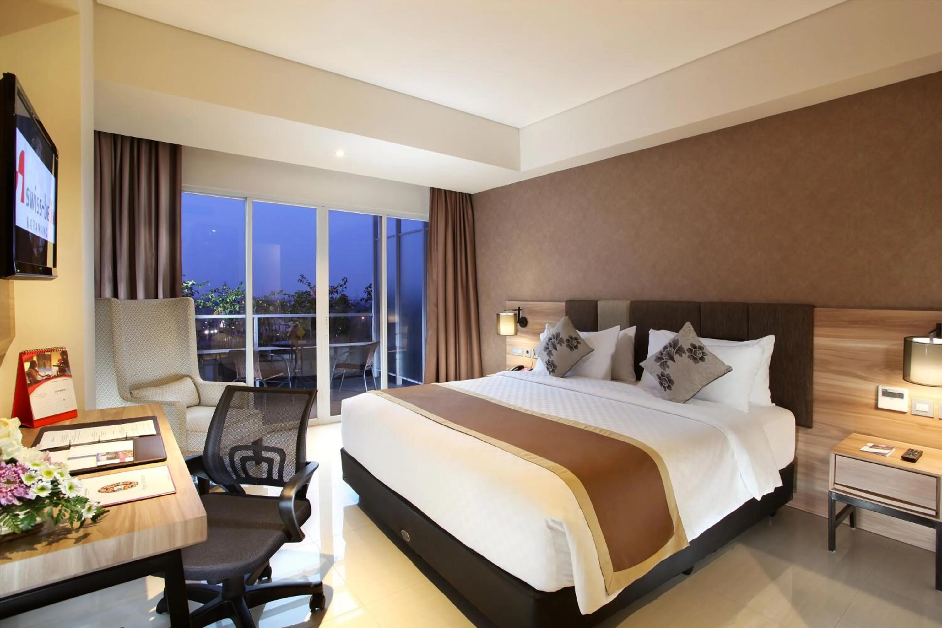 Deluxe Room with Balcony in Swiss-Belinn Karawang