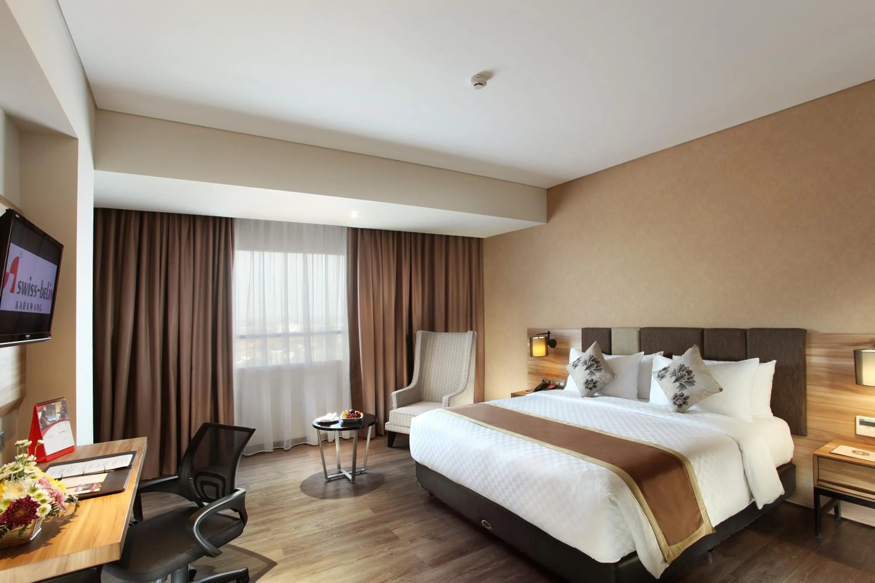 Deluxe Queen Room in Swiss-Belinn Karawang