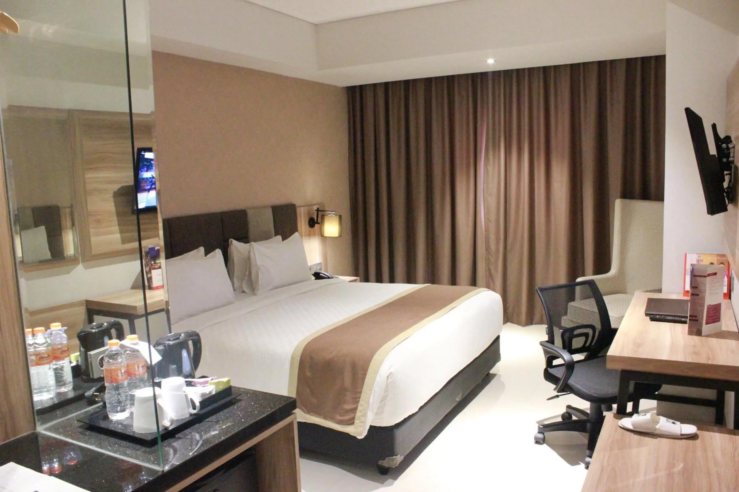 Superior Queen Room in Swiss-Belinn Karawang