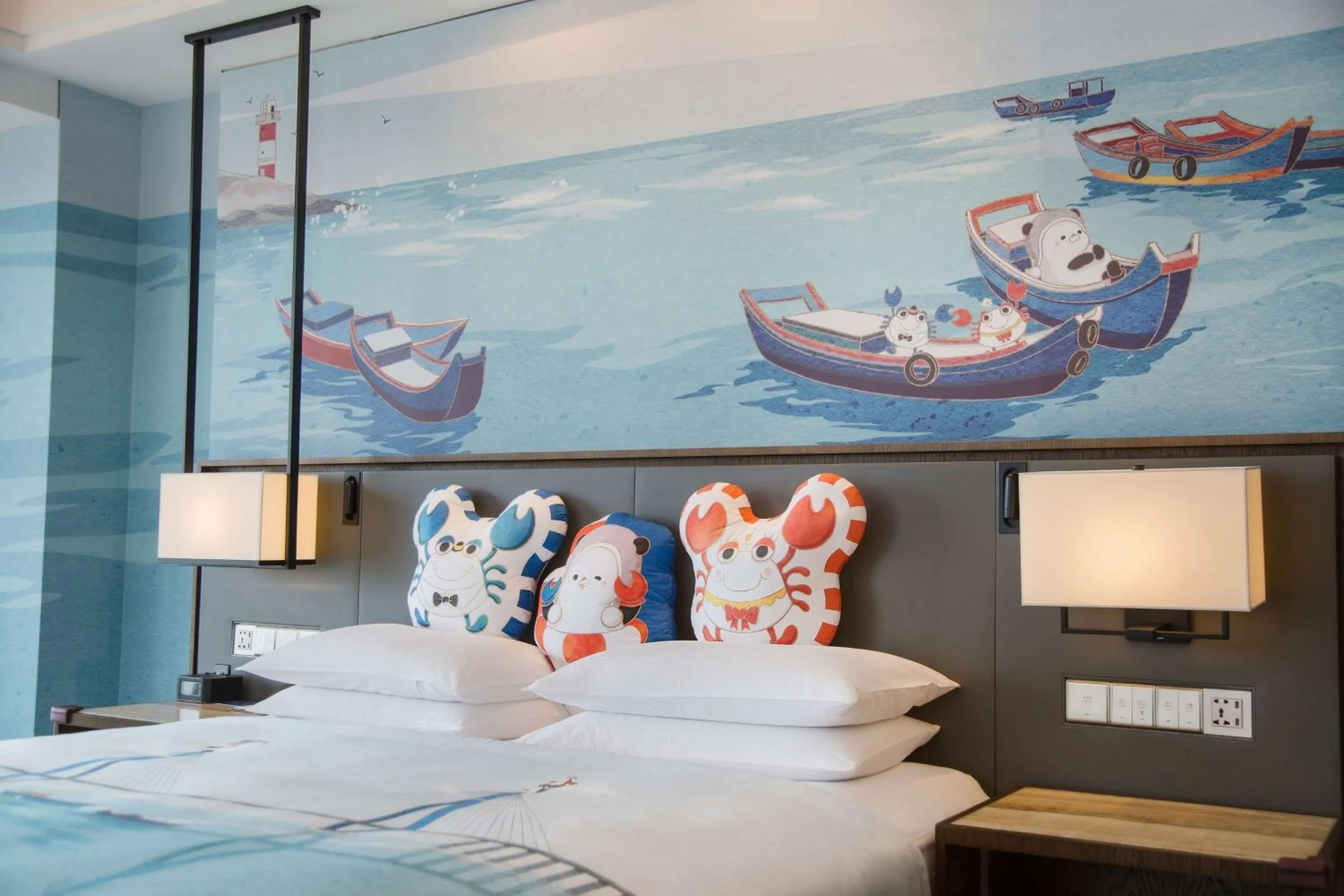 Family Room with Crab Theme and Lake View in Hilton Zhoushan