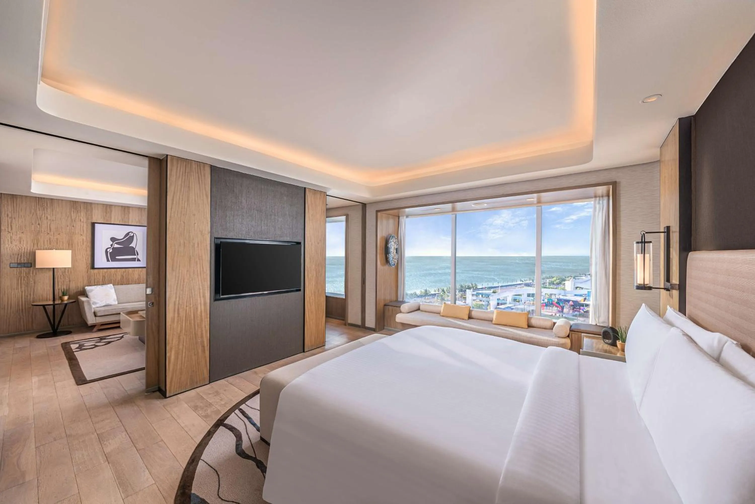 Premier King Suite with Bay View - Lounge Access in Conrad Manila