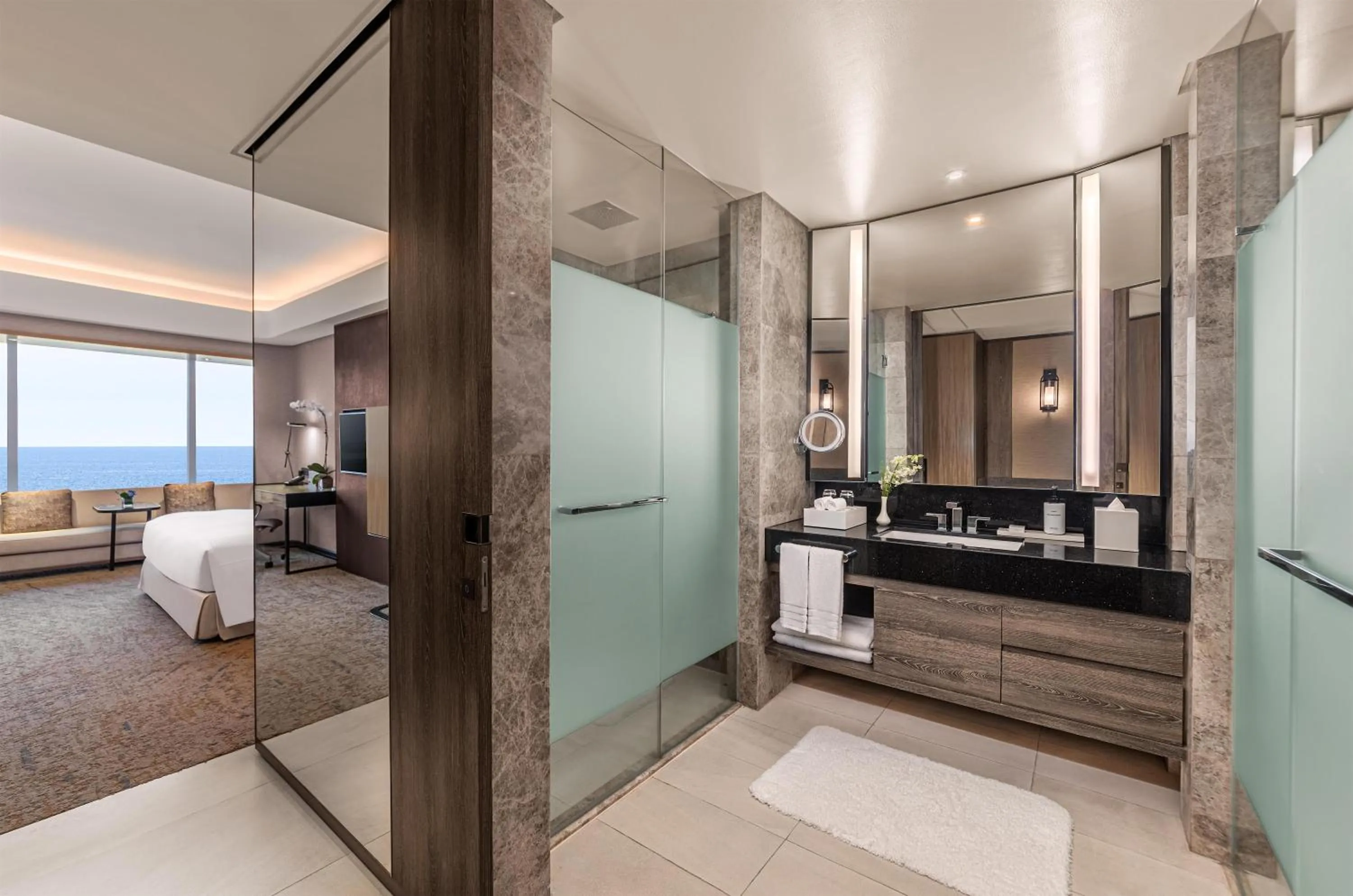 Executive King Room with Bay View - Lounge Access in Conrad Manila