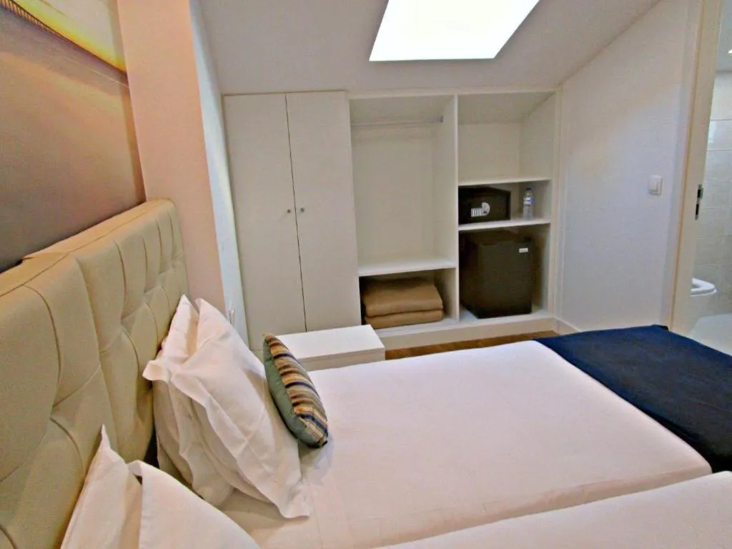 Skylight Twin Room without Kitchenette in Lisbon City Apartments & Suites by City Hotels