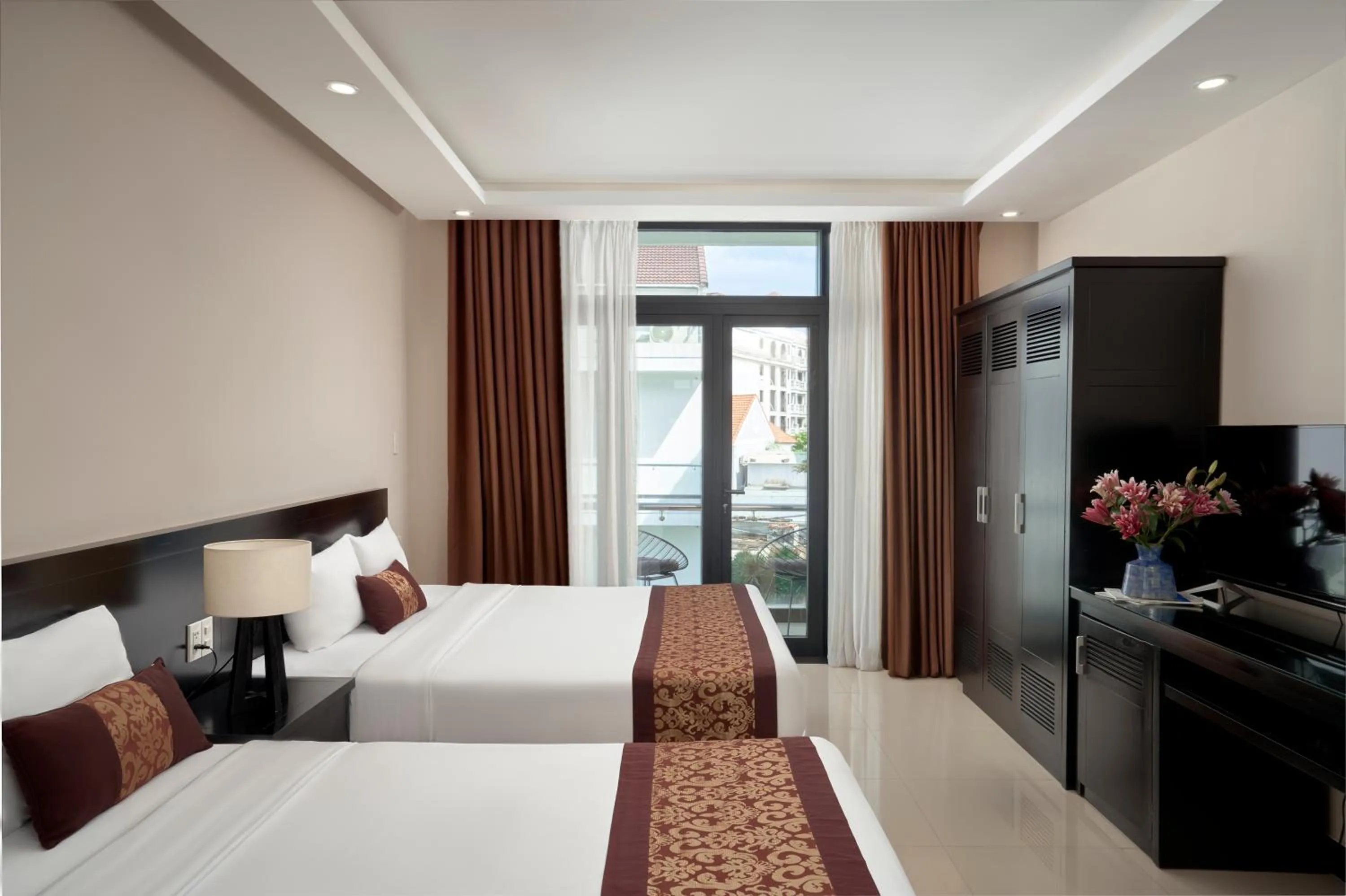 Family Connecting Deluxe Room with Balcony in Banana Garden Villa