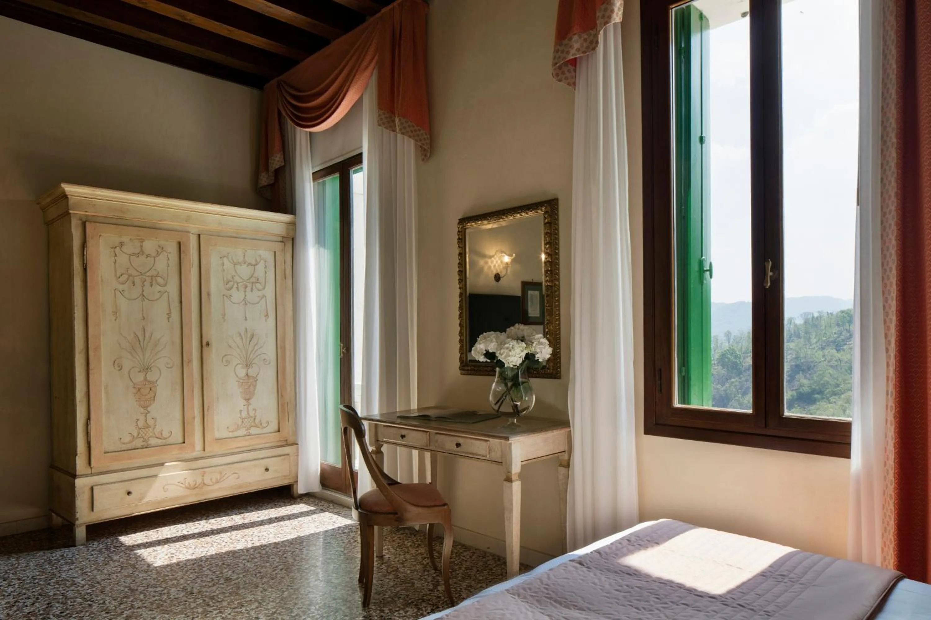 Deluxe Double Room in Villa Michelangelo Vicenza – Starhotels Collezione