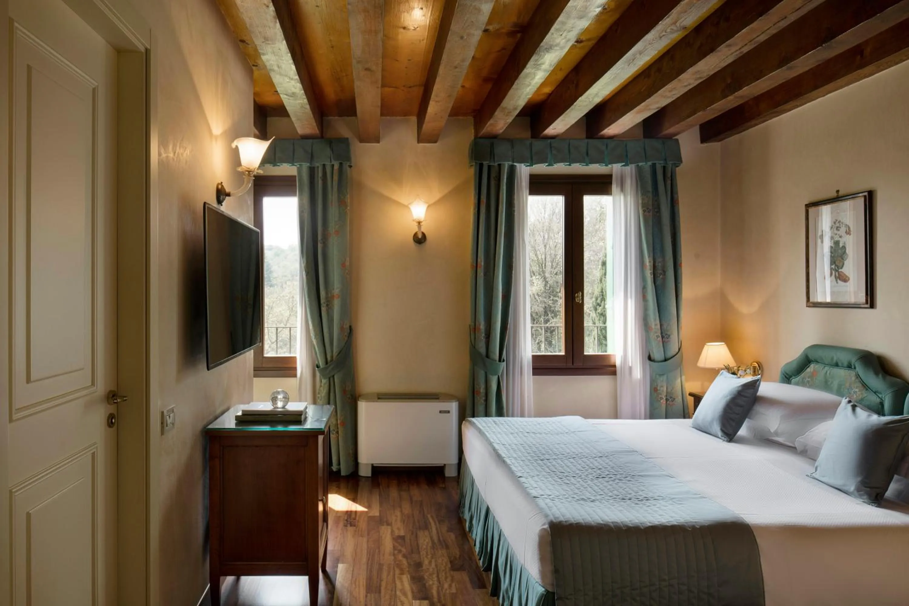 Superior Double Room in Villa Michelangelo Vicenza – Starhotels Collezione