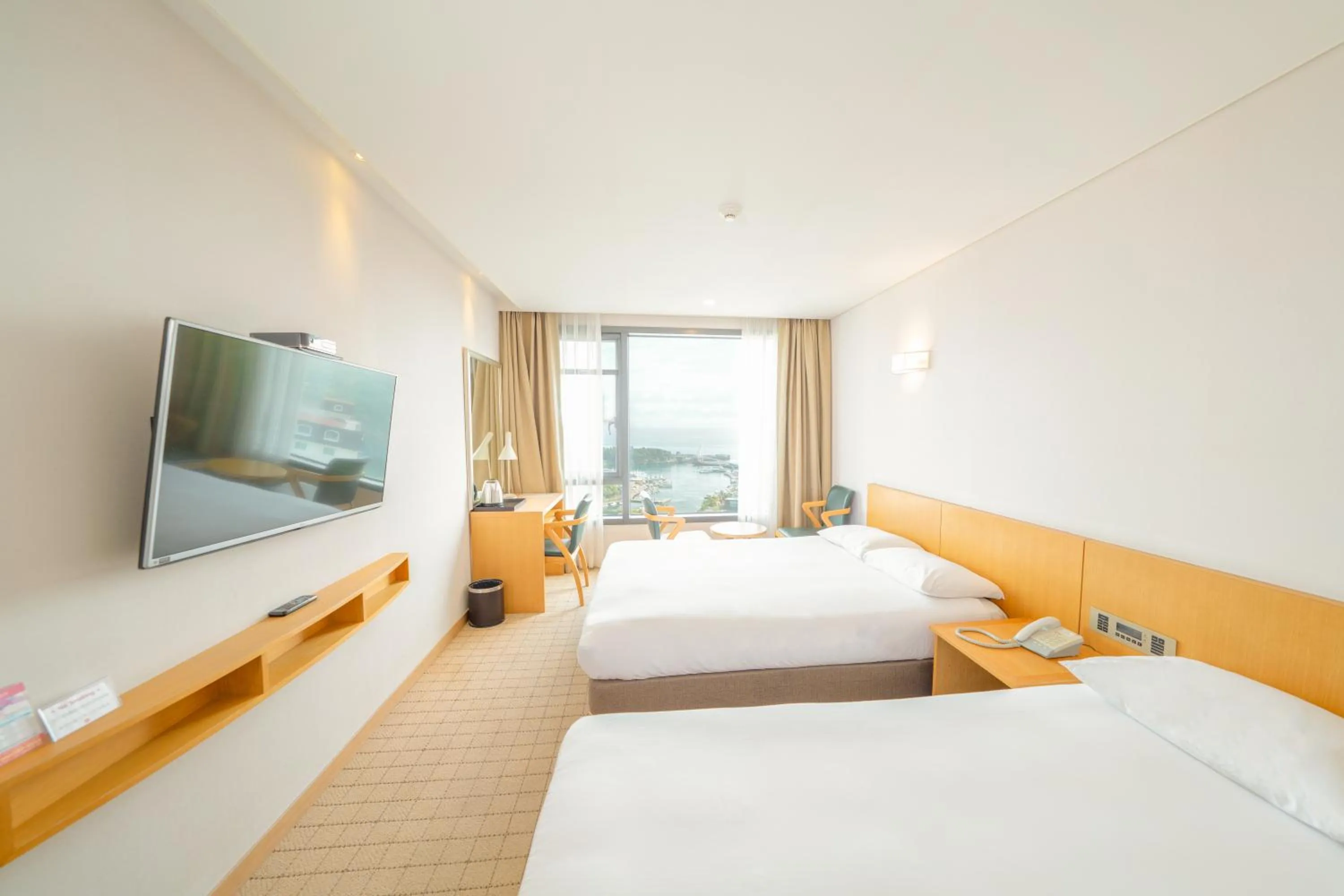 Deluxe Twin Room with Sea View in Mstay Hotel
