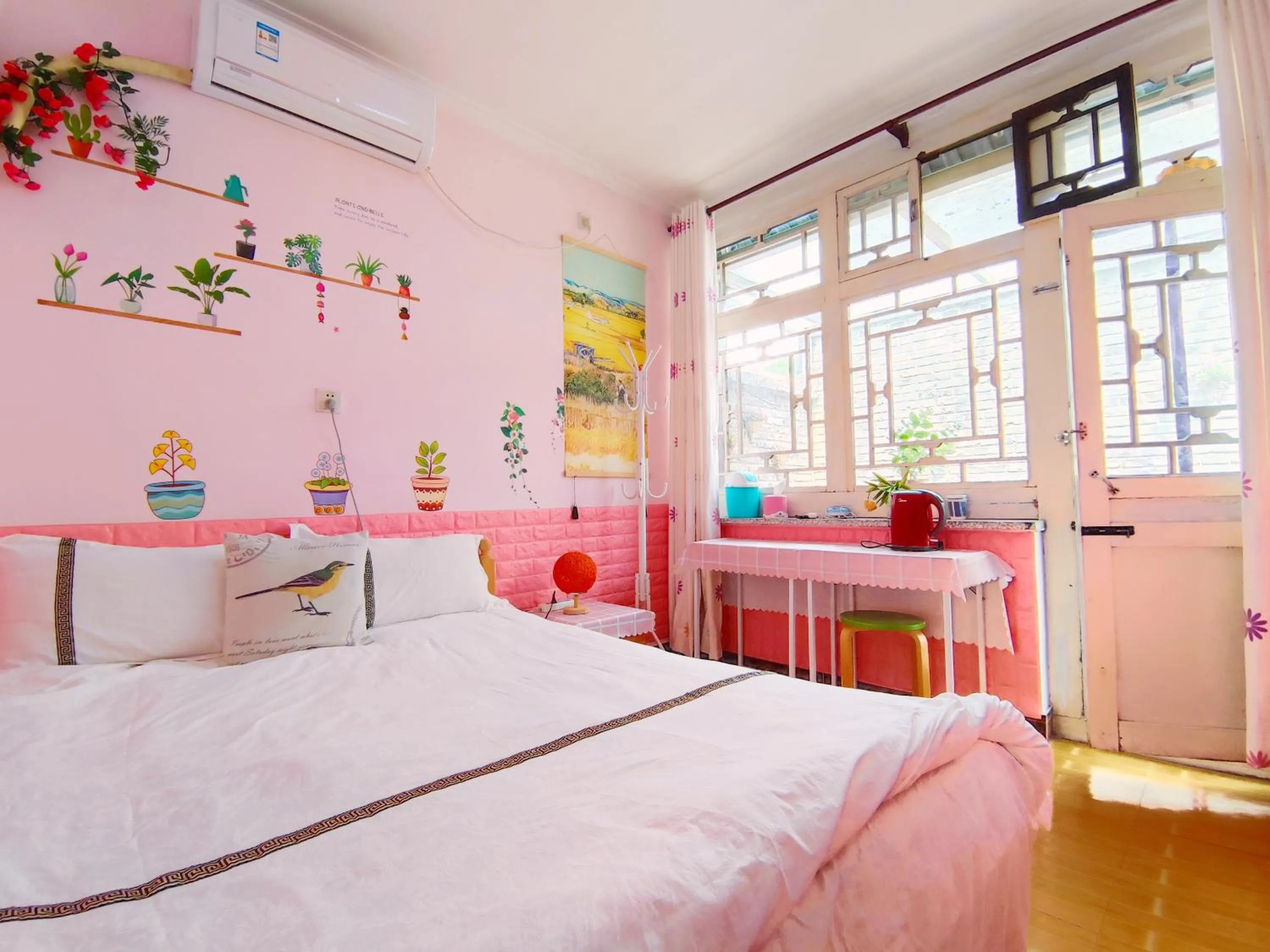 Economy Queen Room in Beijing Badaling Great Wall Caos Courtyard Hostel 1VIP service 2Ancient style Chinese yard 3 only 15 minutes walk to the Badaling Great Wall 4 be your free advisor 5 offer private guided tour 6 experience local food and culutre