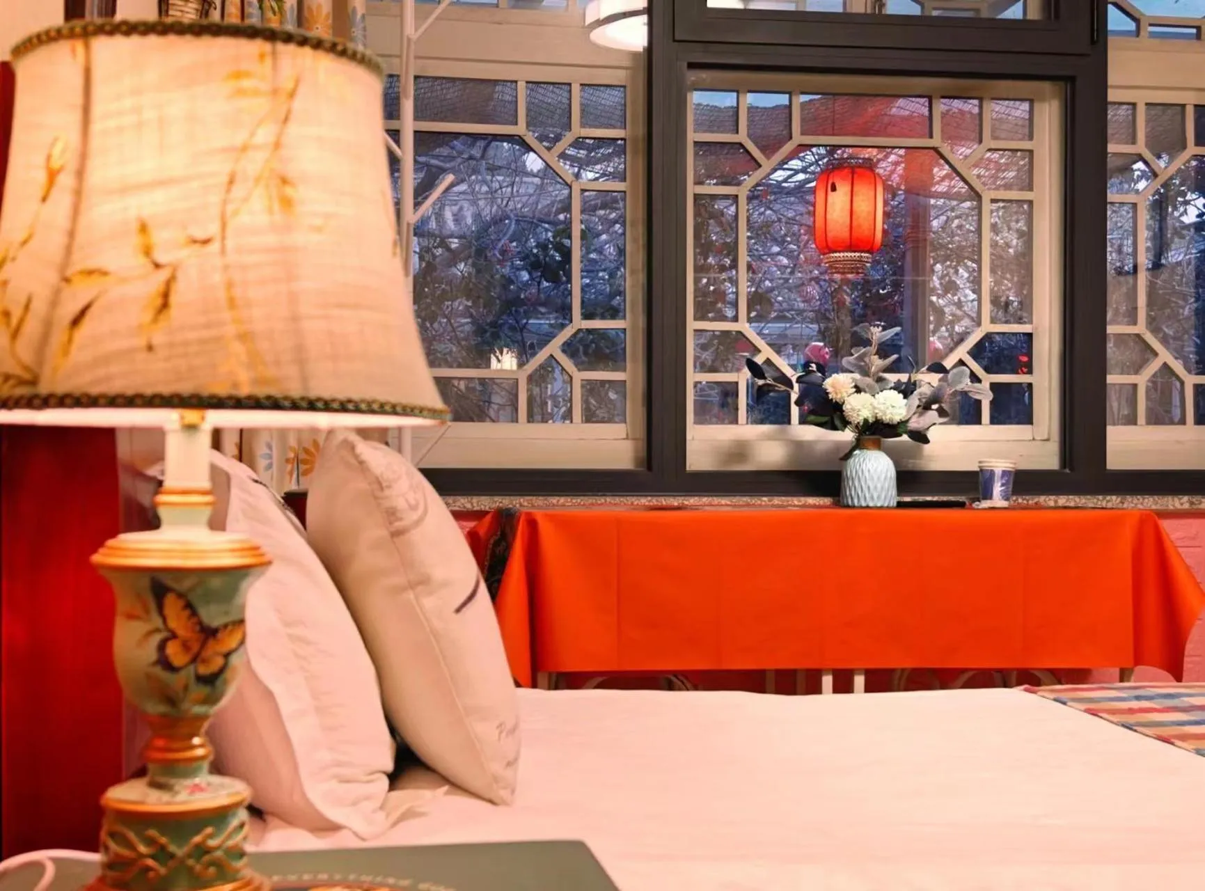 Superior Suite in Beijing Badaling Great Wall Caos Courtyard Hostel 1VIP service 2Ancient style Chinese yard 3 only 15 minutes walk to the Badaling Great Wall 4 be your free advisor 5 offer private guided tour 6 experience local food and culutre