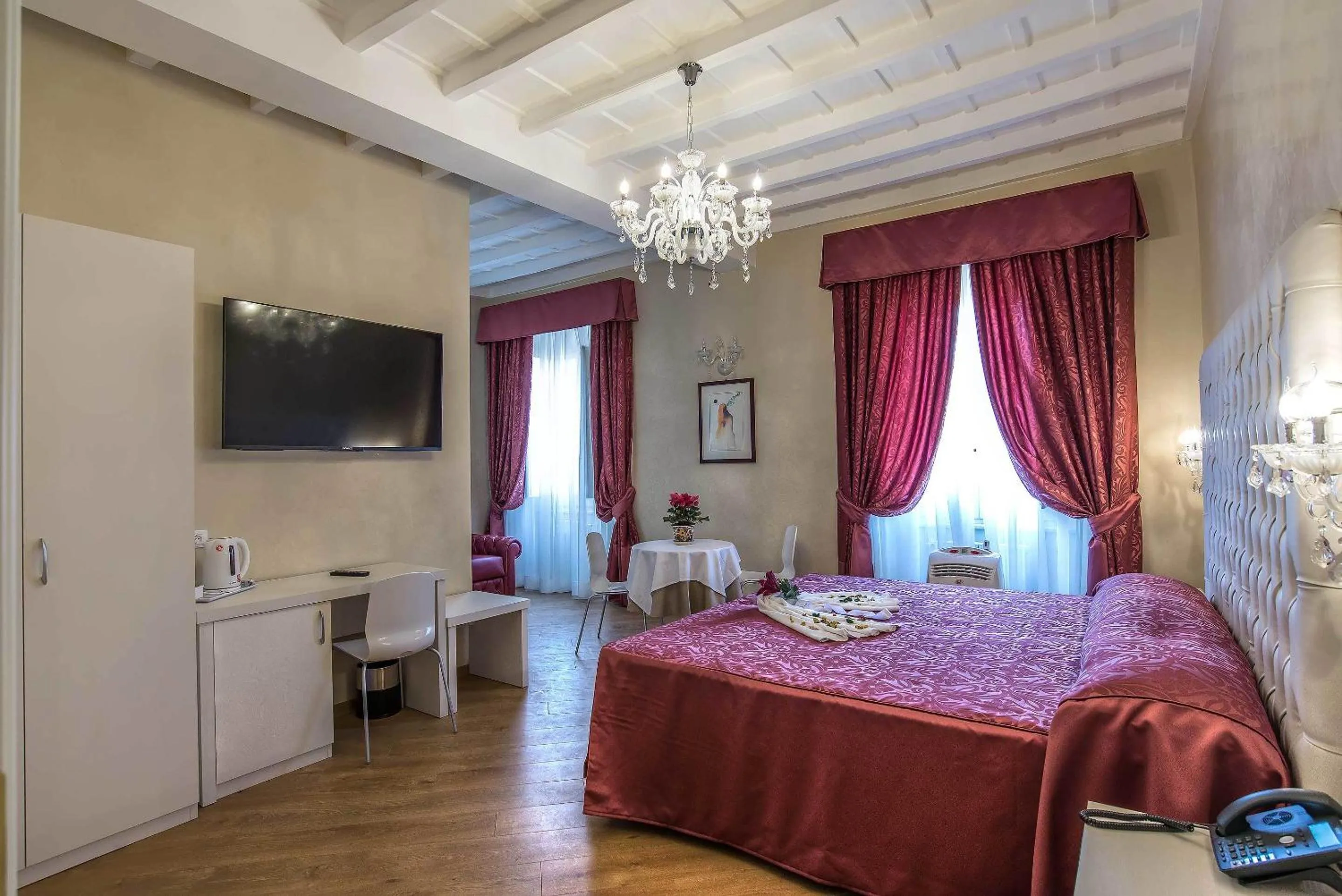 Superior Double Room in Trevi Rome Suite