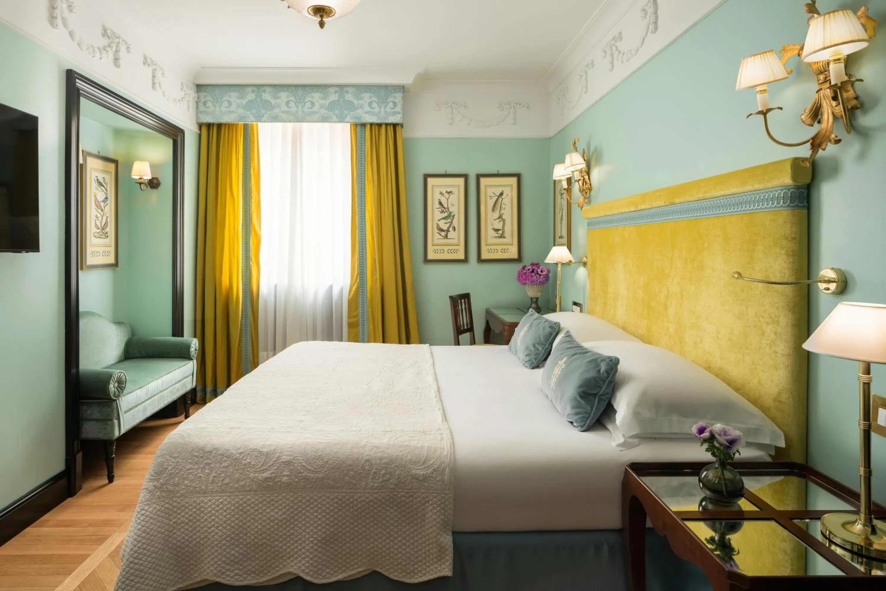 Superior Double Room in Hotel d’Inghilterra Roma – Starhotels Collezione