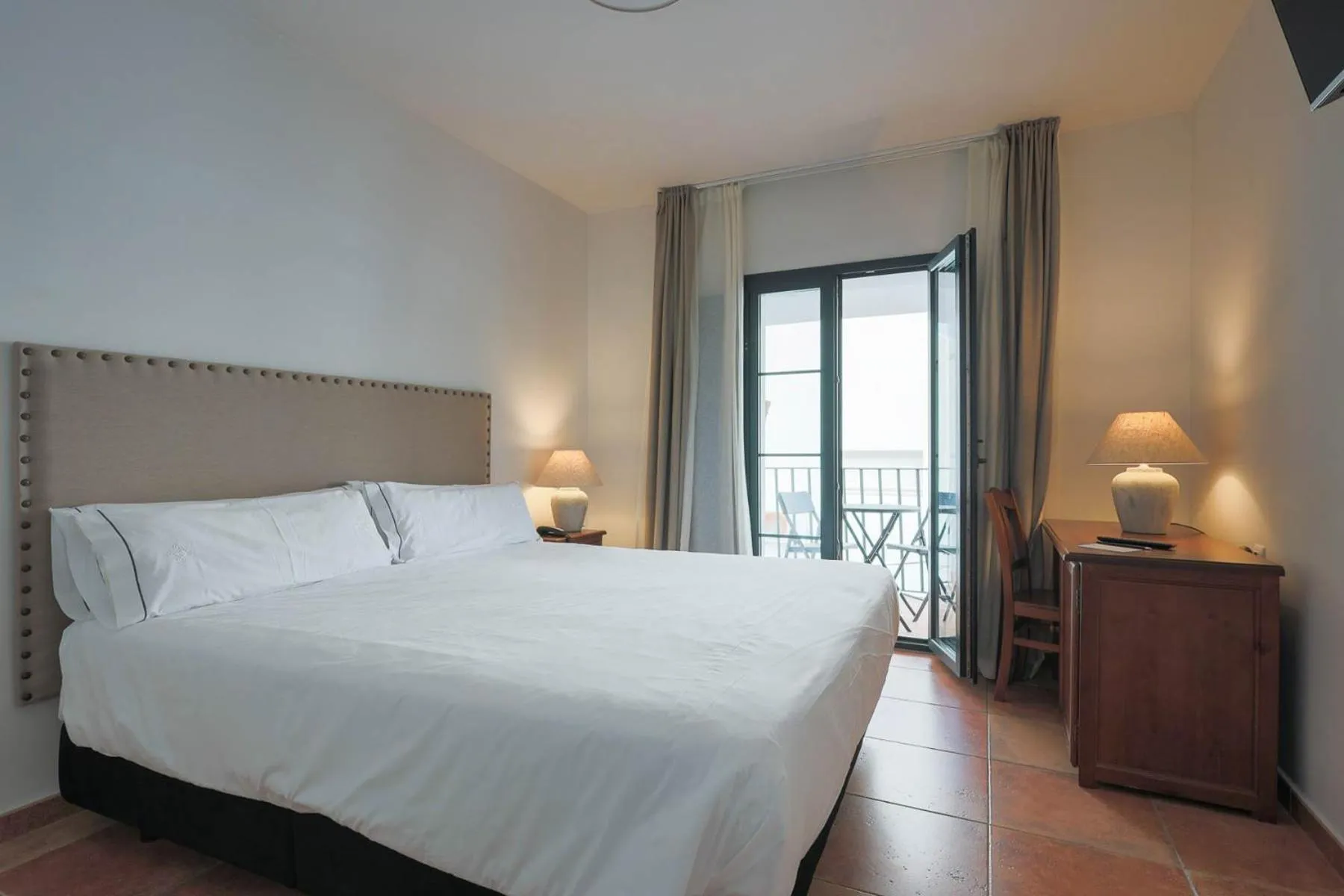 Deluxe Double Room with Castle View in Hotel Tugasa Sierra y Cal