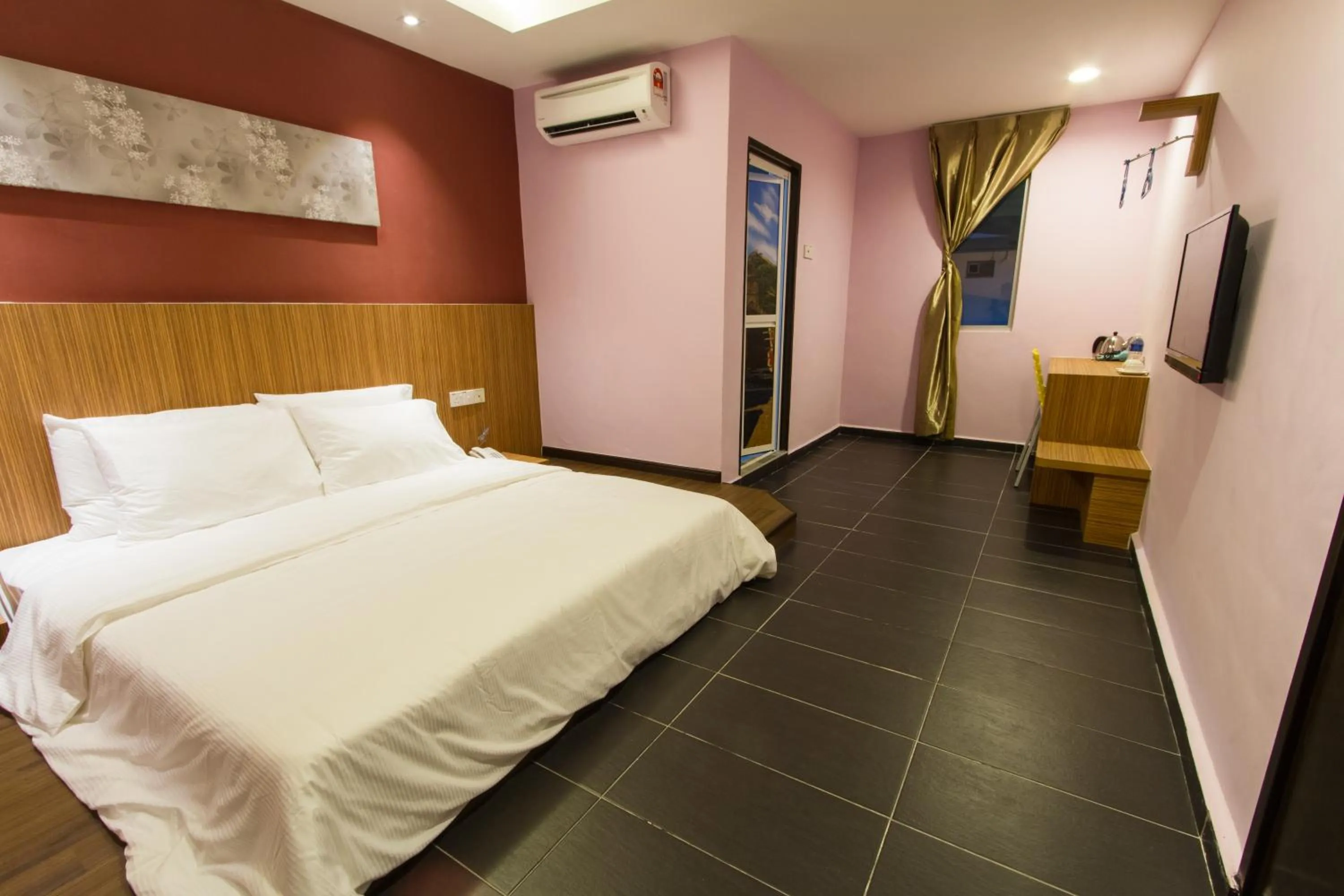 Deluxe King Room in JS Hotel