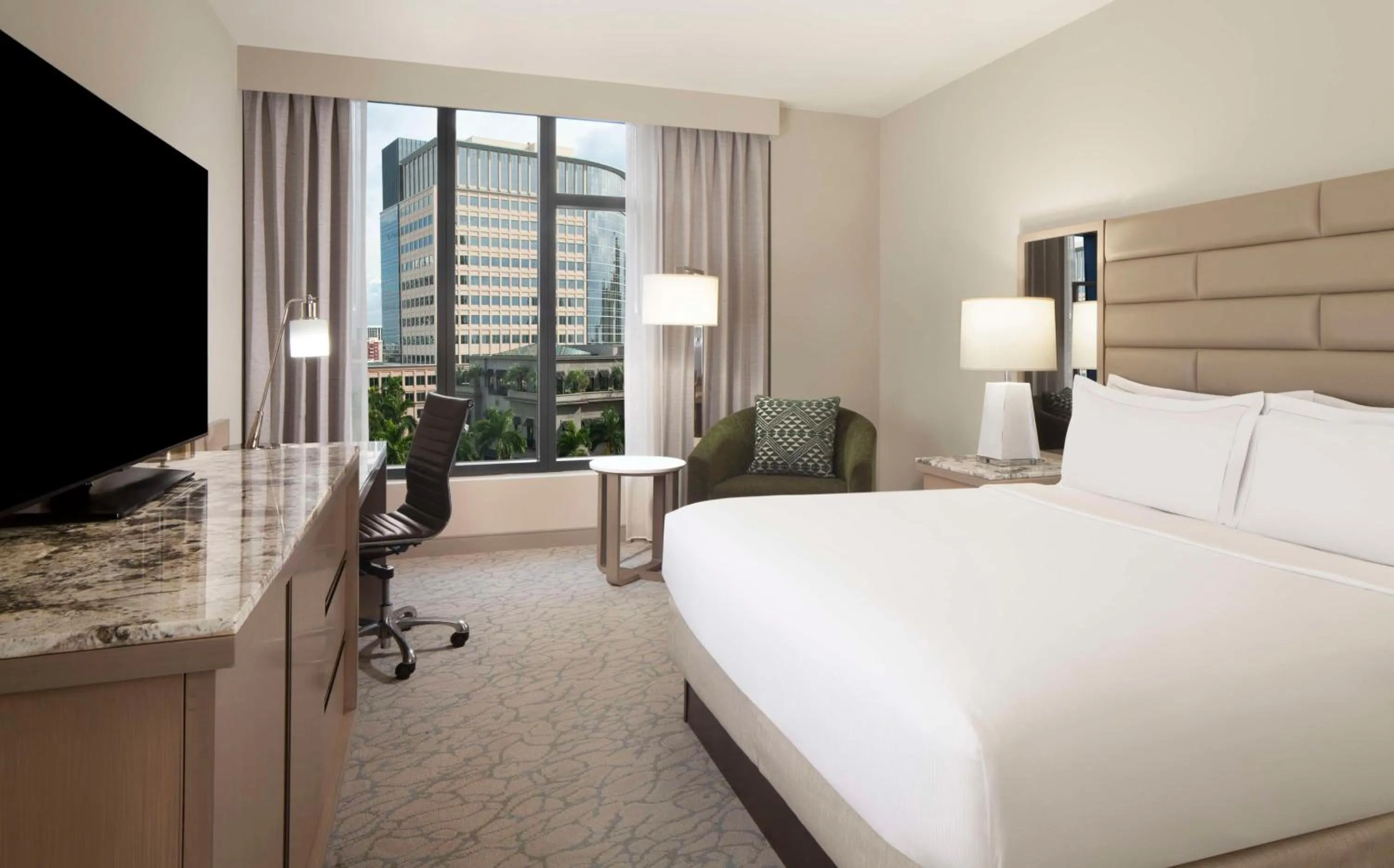 Deluxe King Room with City View in Hilton West Palm Beach