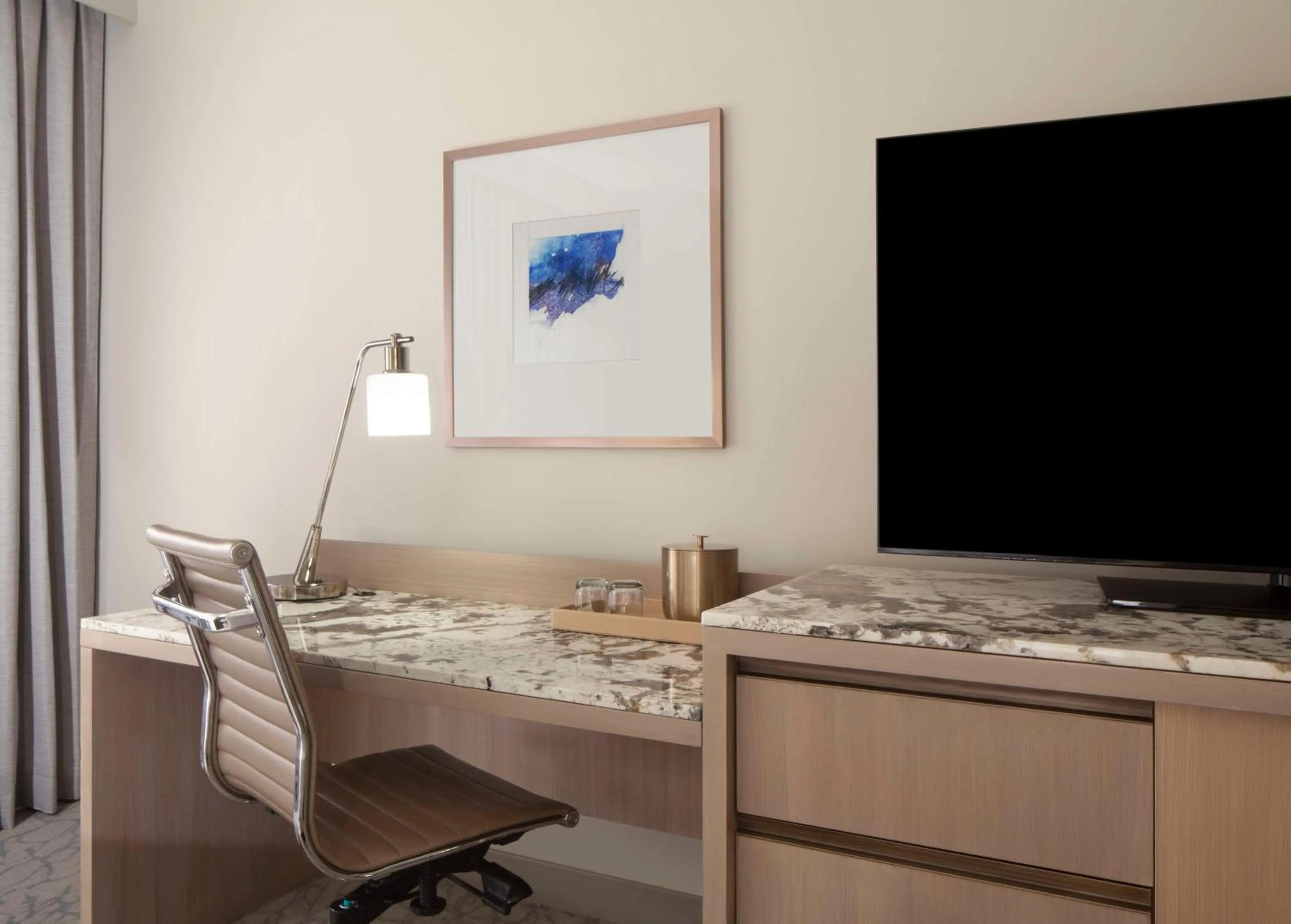 Executive Floor King Room- City View  in Hilton West Palm Beach