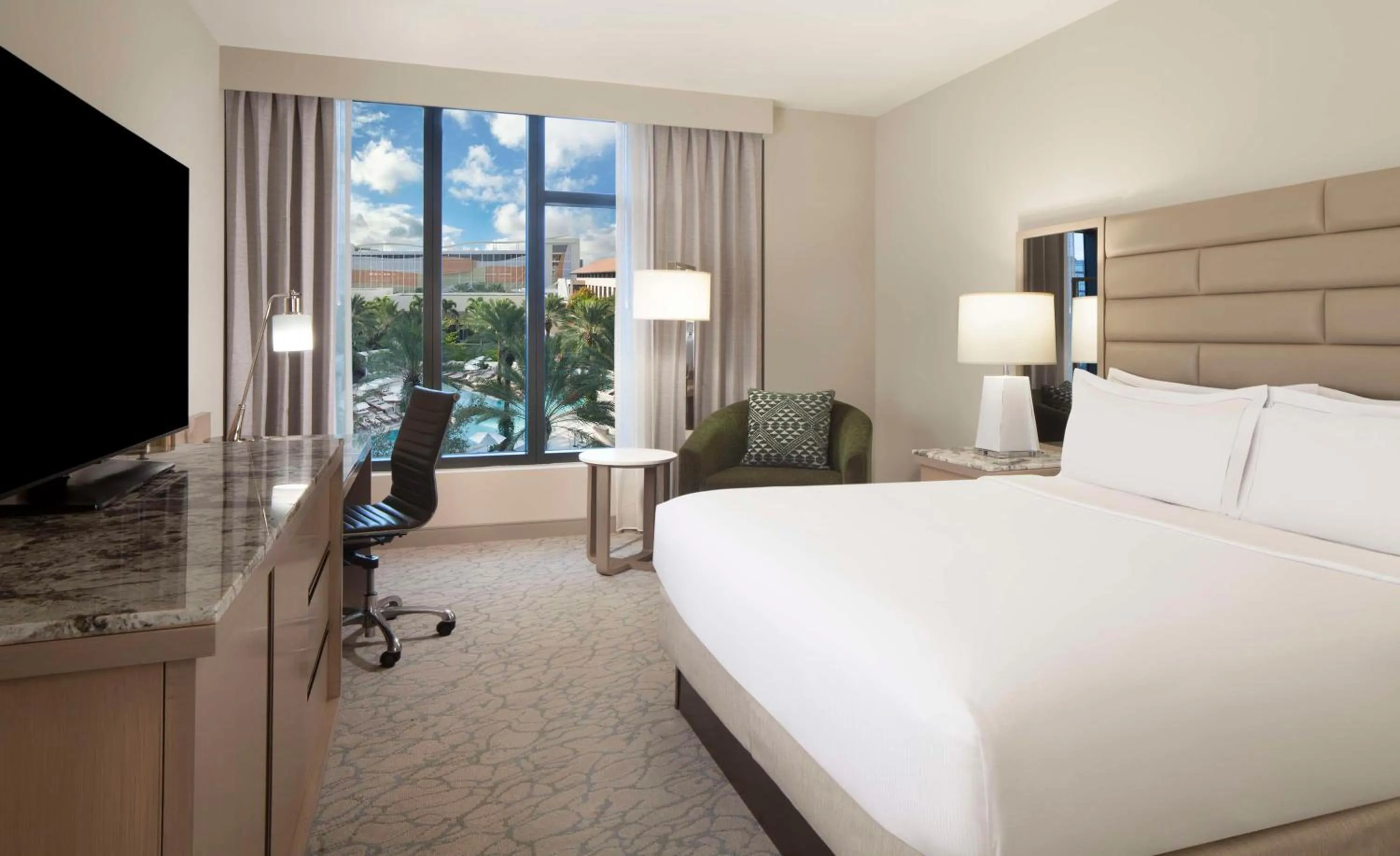 King Room with City View and Roll-in Shower - Mobility Access/Executive Floor in Hilton West Palm Beach