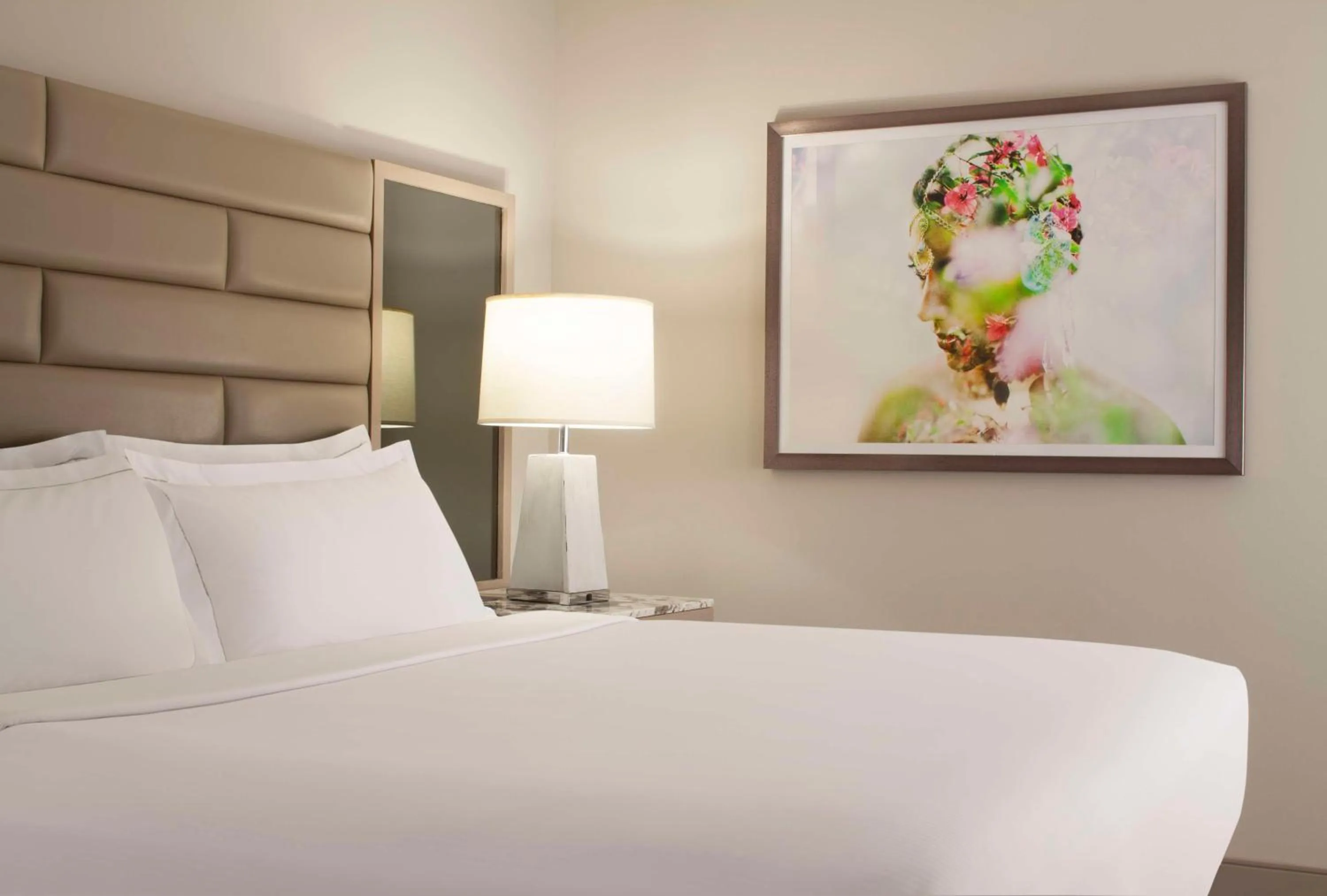 Deluxe King Room with Pool View in Hilton West Palm Beach