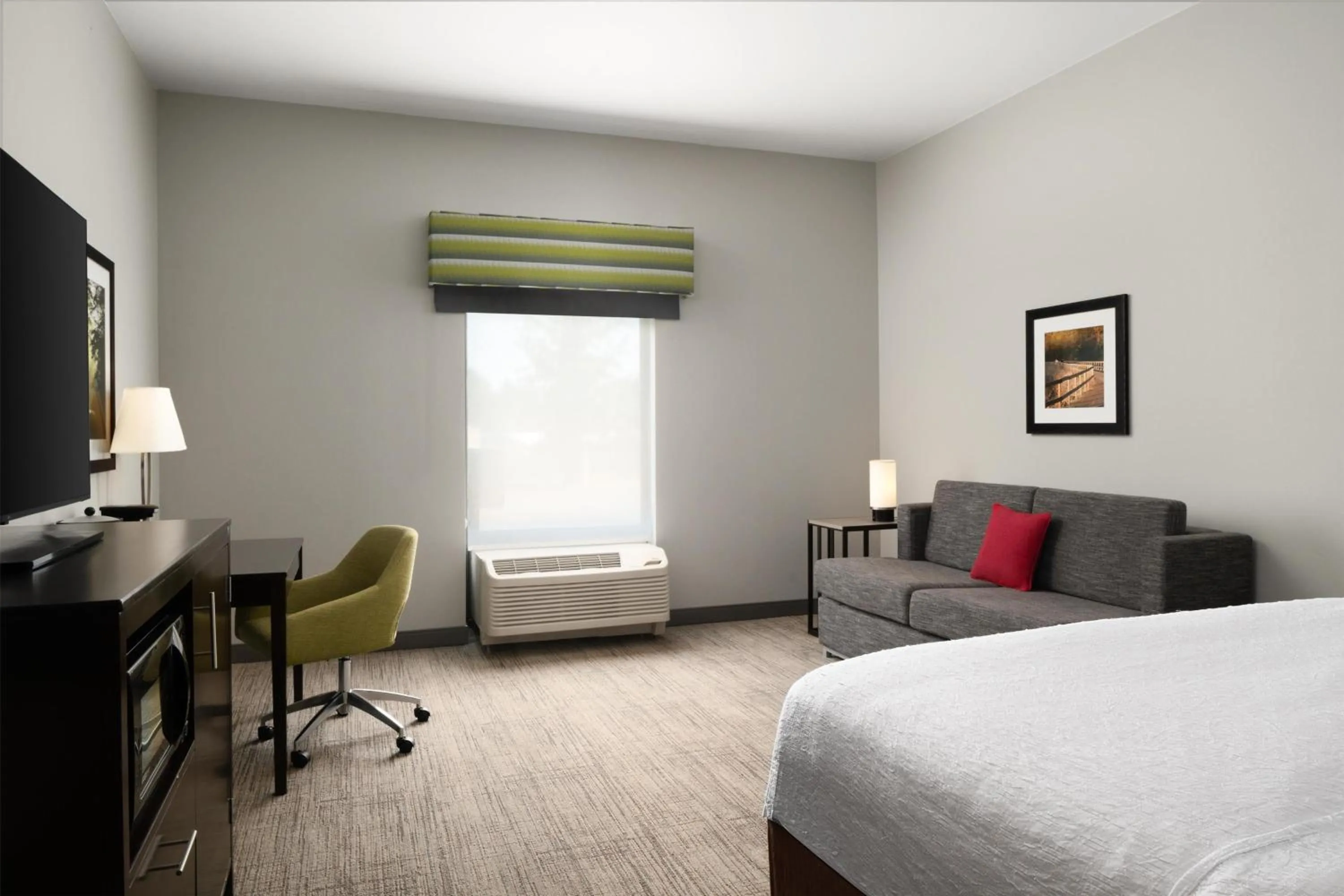 King Room - Hearing Access/Non-Smoking in Hampton Inn Fairmont