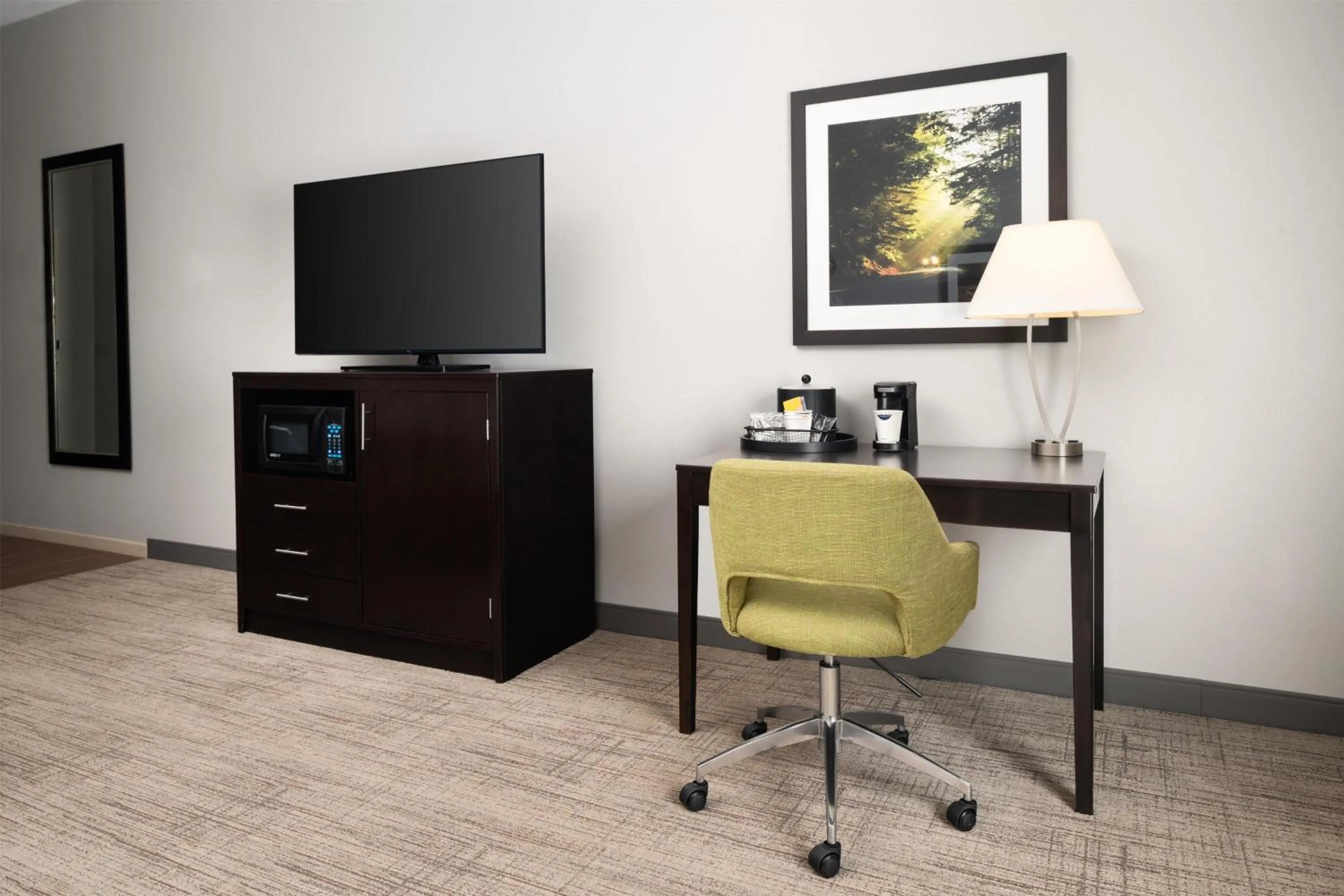 King Room - Non-Smoking in Hampton Inn Fairmont