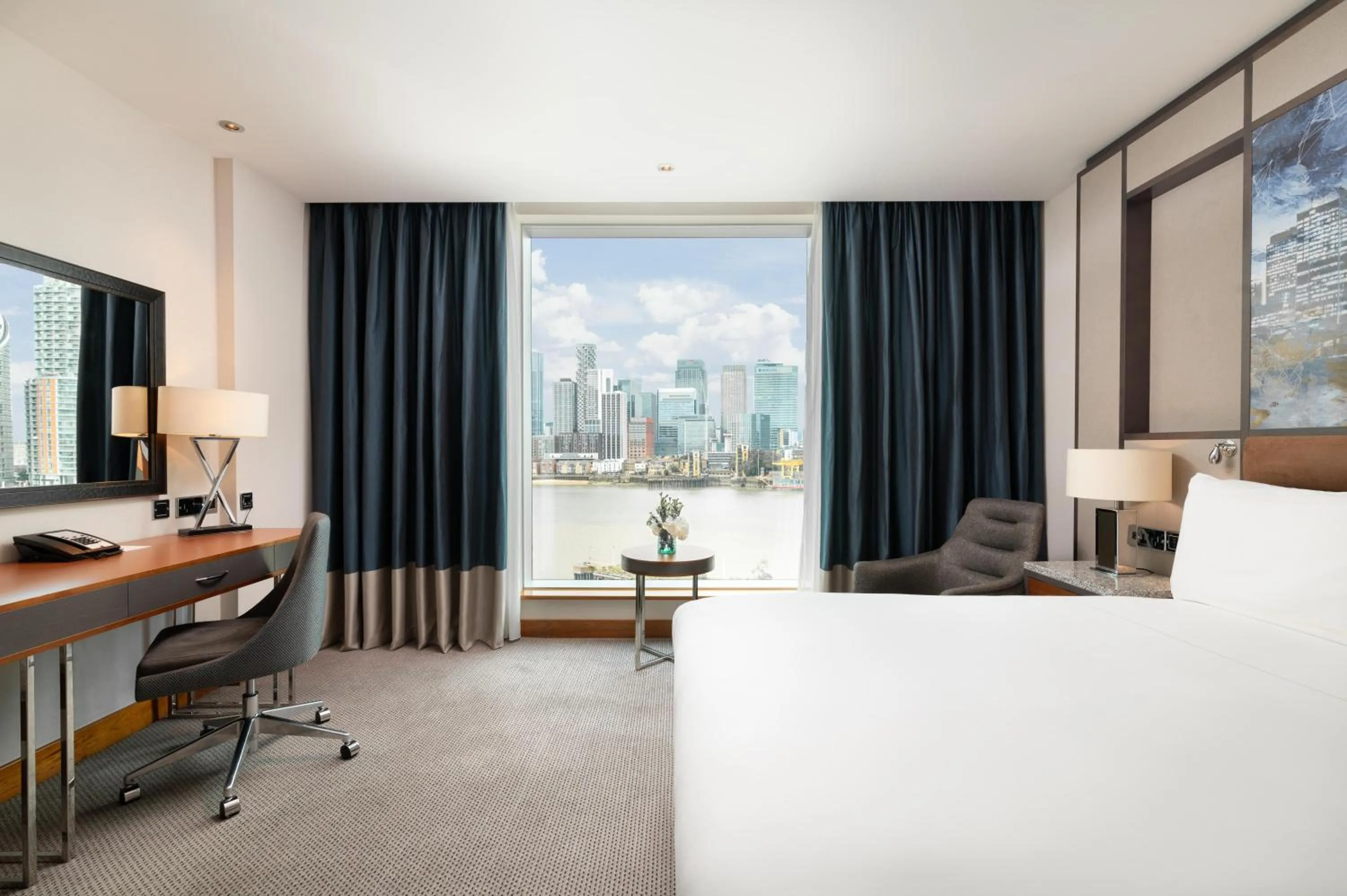 1 King Bed Classic City View in InterContinental London - The O2