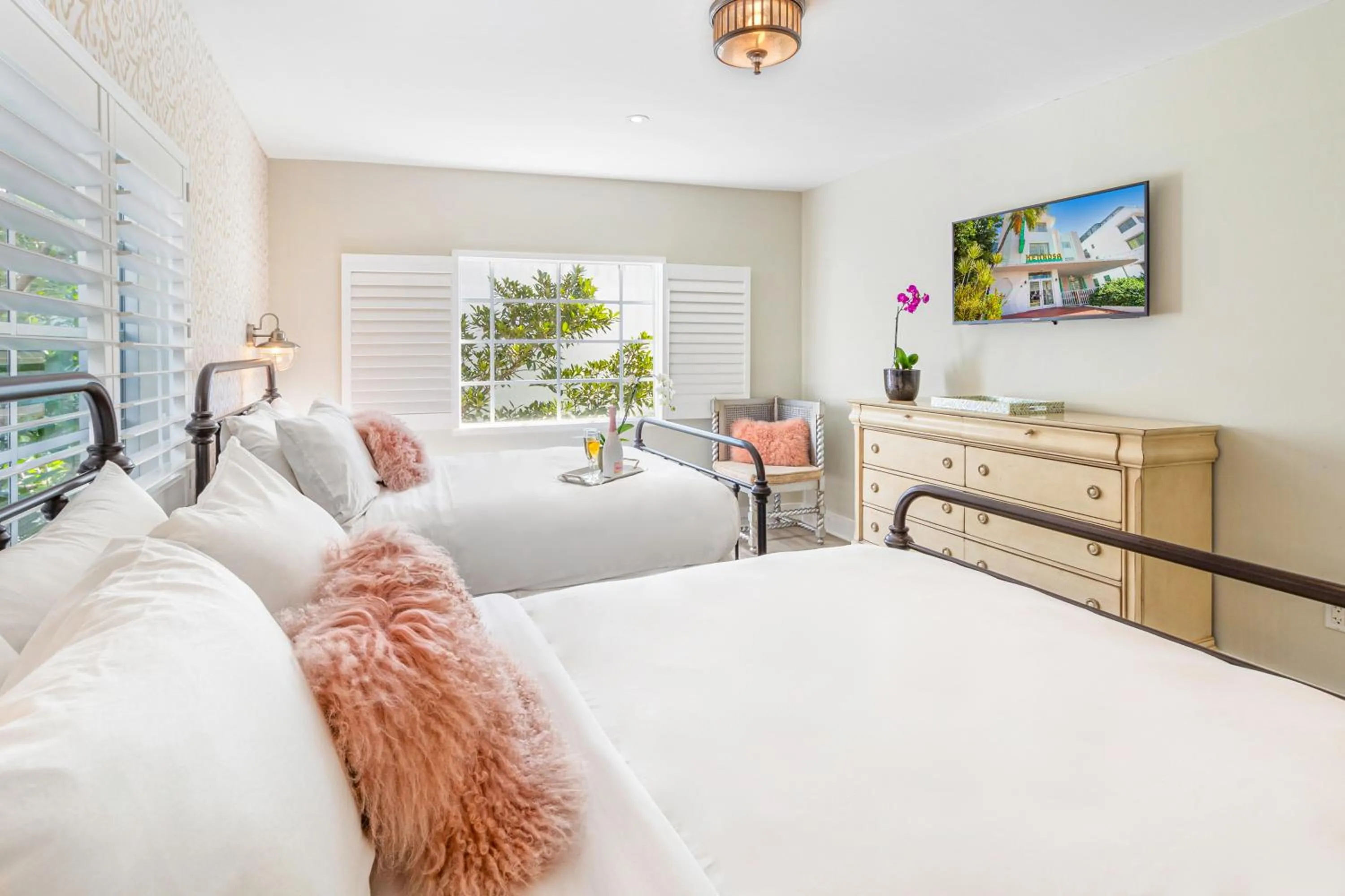 Superior Double Room in Henrosa Hotel