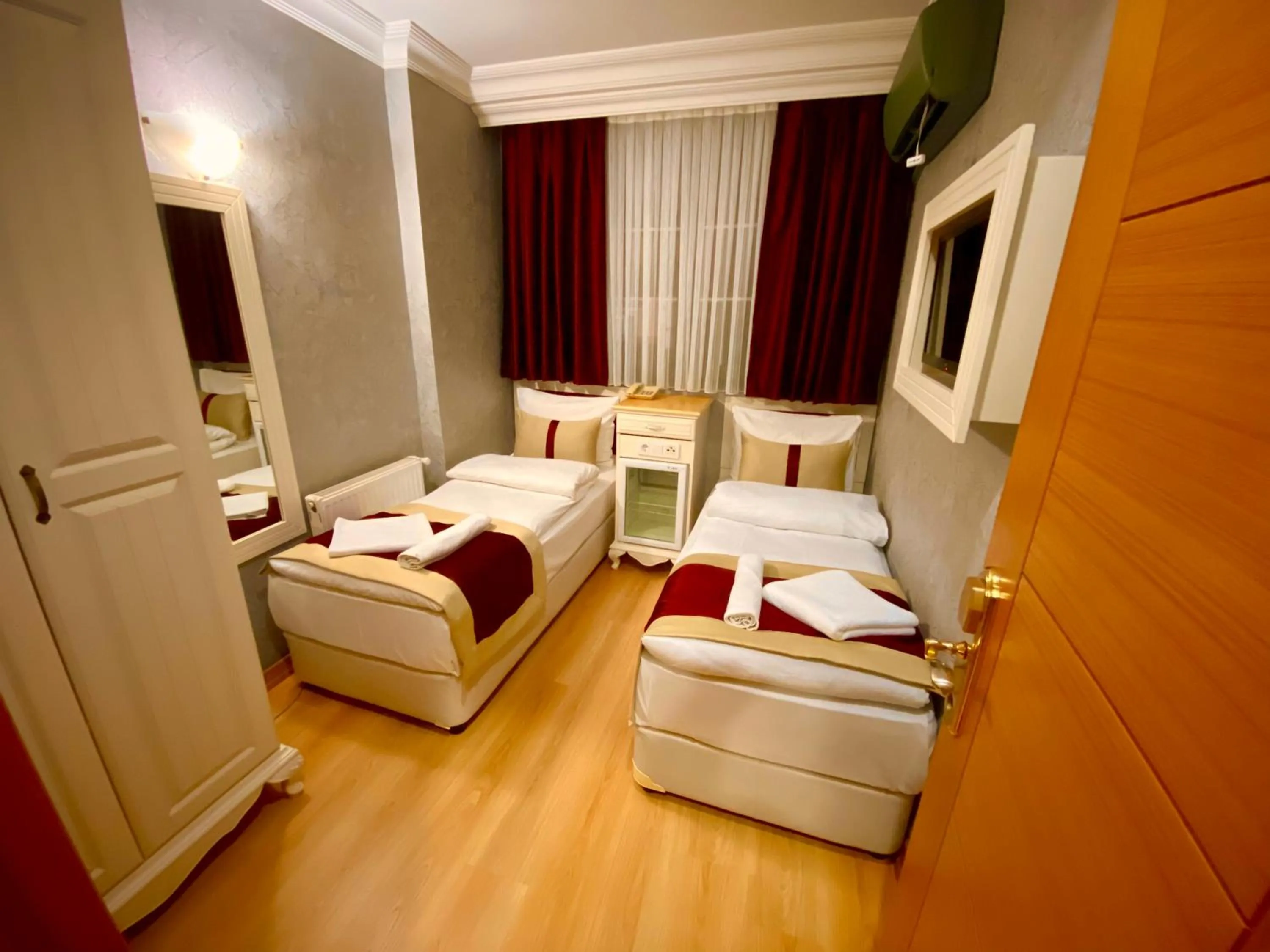 Twin Room in Santefe Hotel