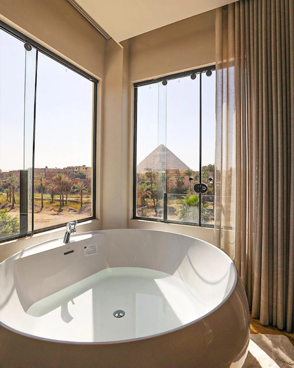 Luxury Suite with Hot Tub Panoramic Pyramid in Palacio Pyramids Hotel