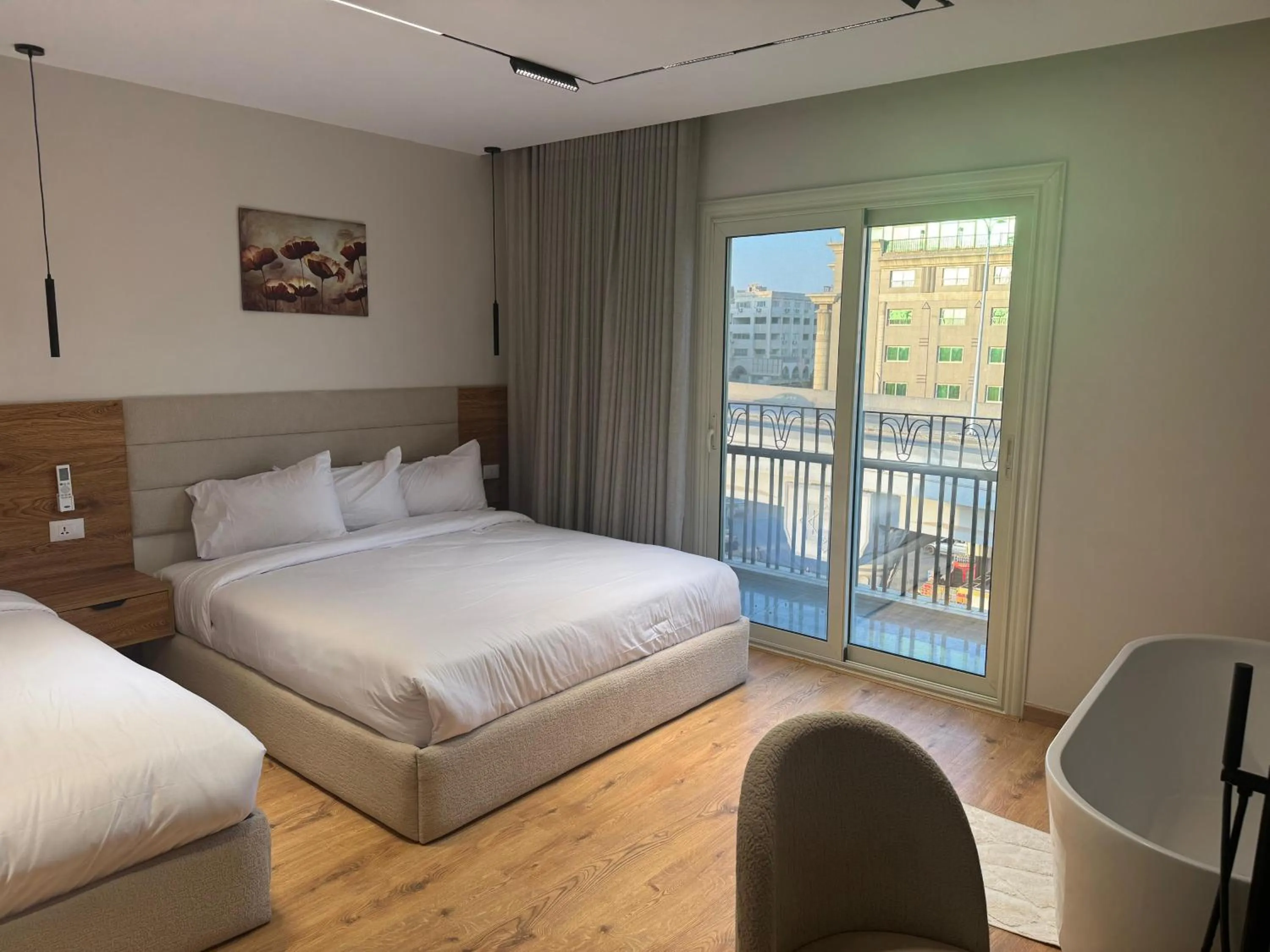 Executive Suite with Hot Tub Side Pyramid View and Balcony City View in Palacio Pyramids Hotel