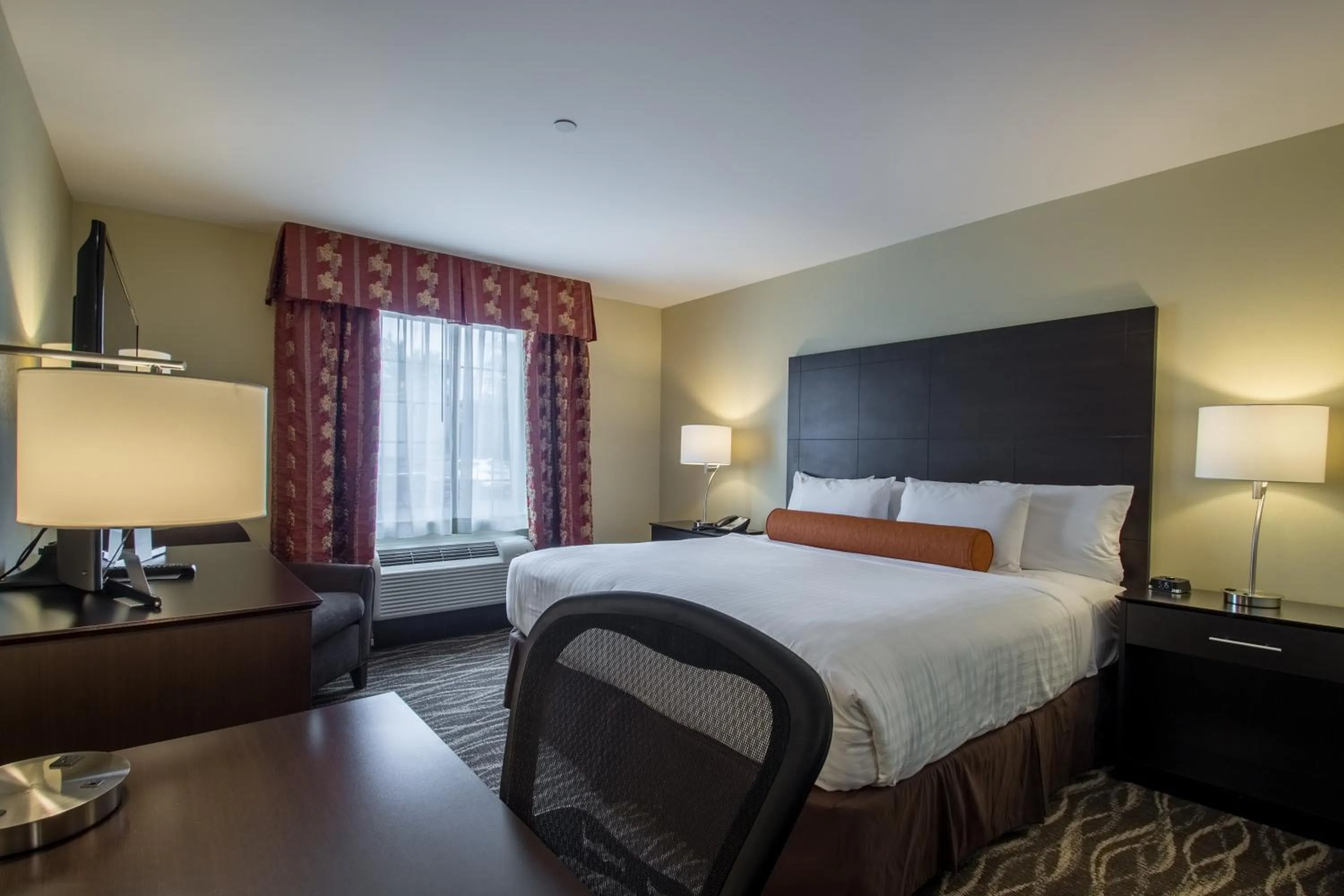 King Room - Disability Access in Cobblestone Inn & Suites - St Marys