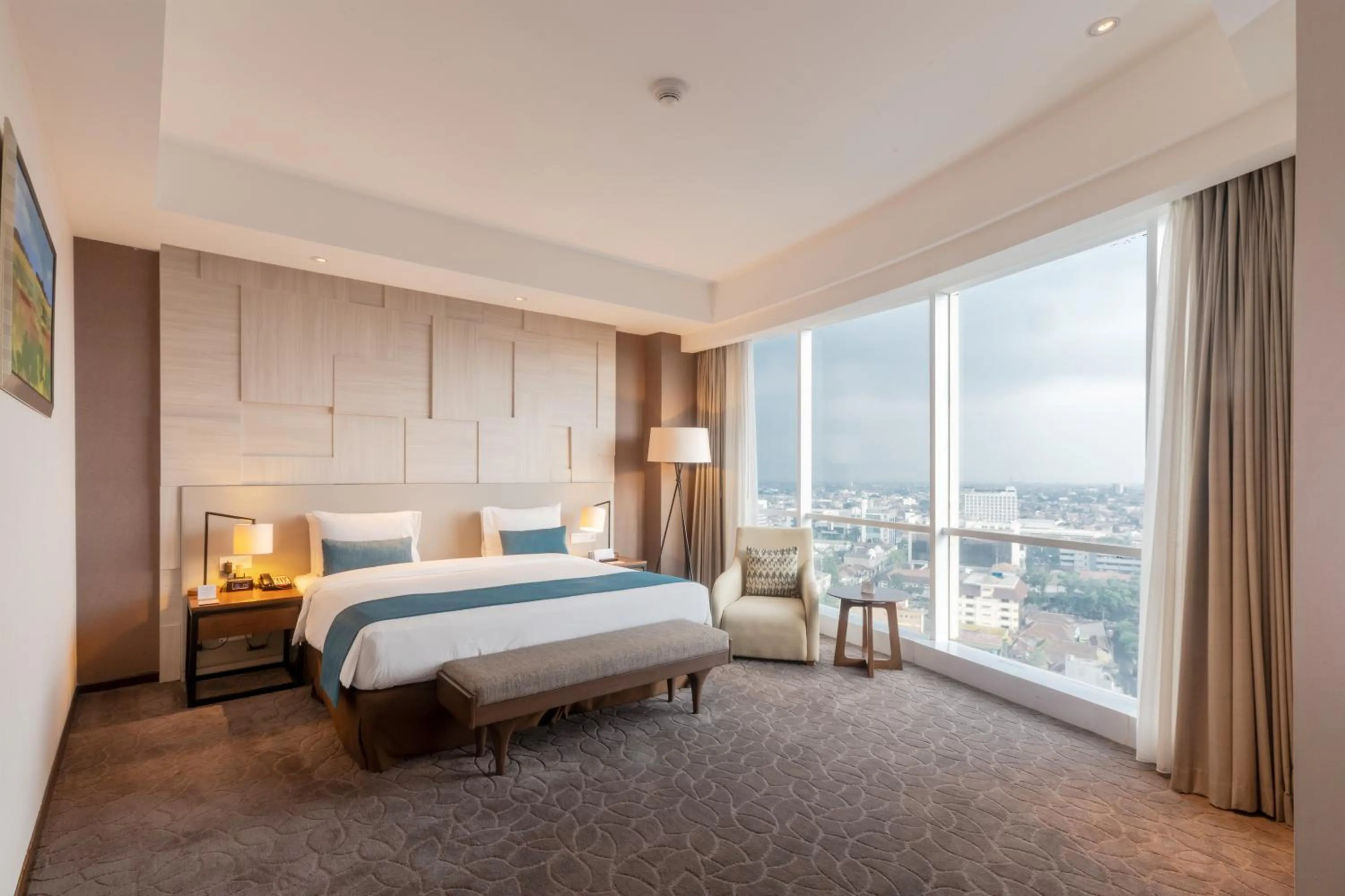 Premium King Room - Lounge Access in Crowne Plaza Bandung by IHG