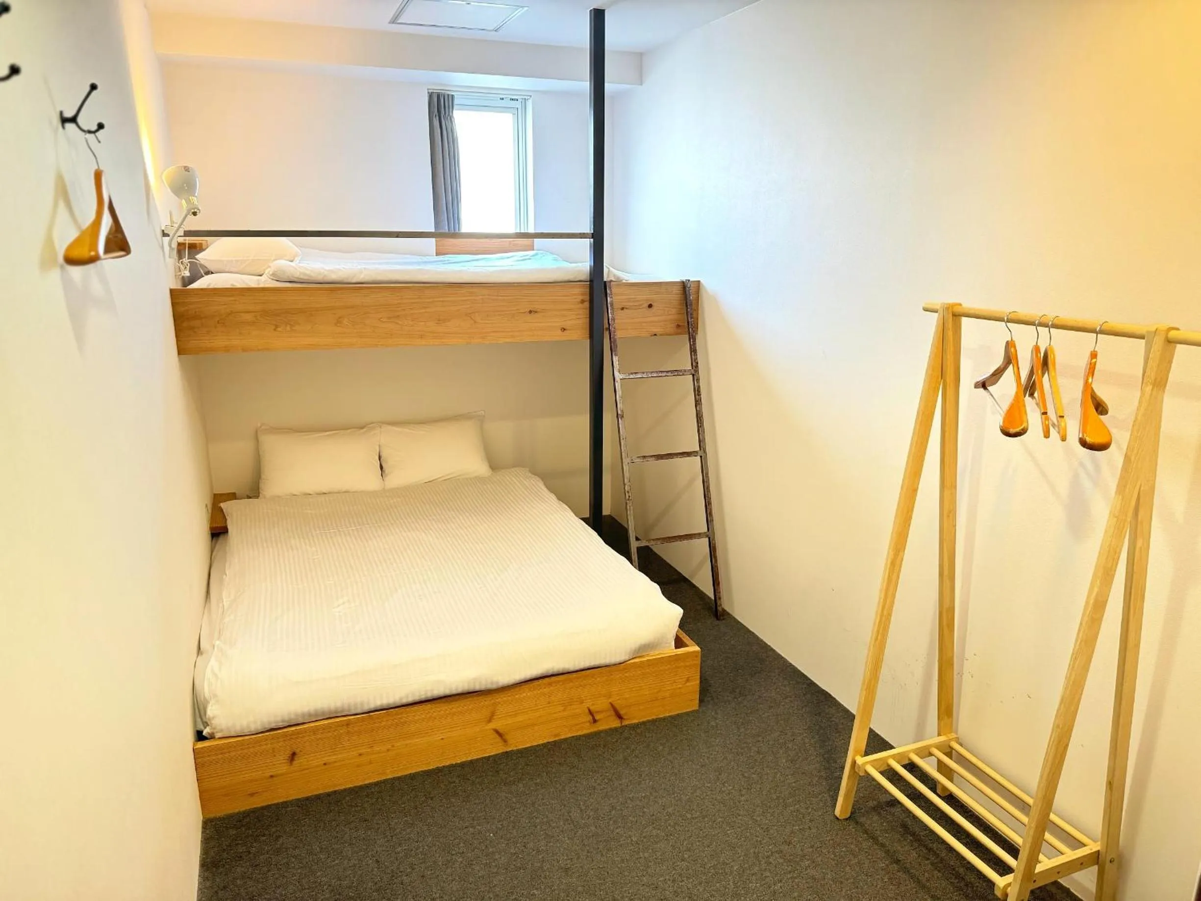 Double Room with Bunk Bed and Shared Bathroom in Santiago Guesthouse Hiroshima