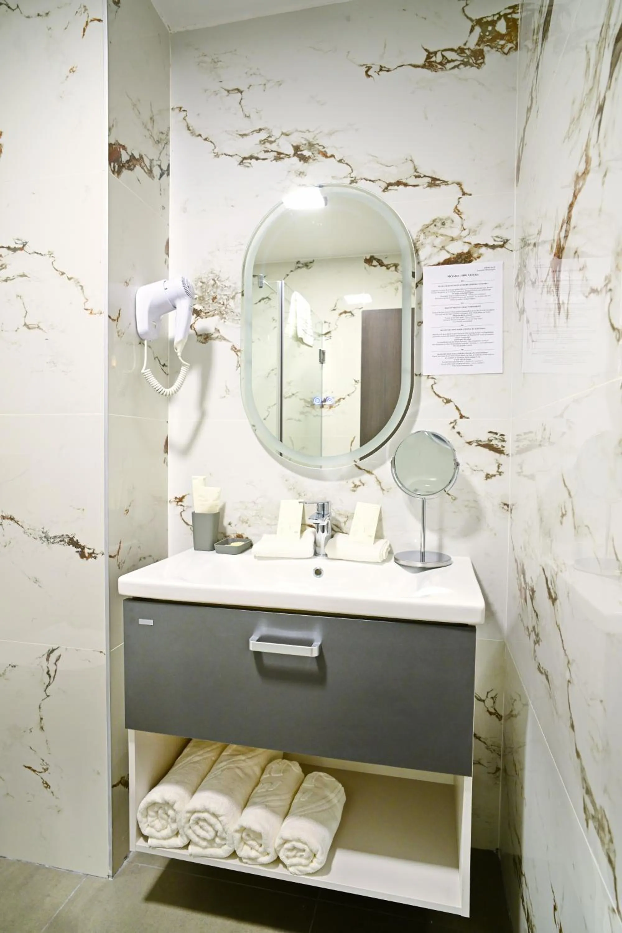 Deluxe Twin Room in Hotel Sir Royal