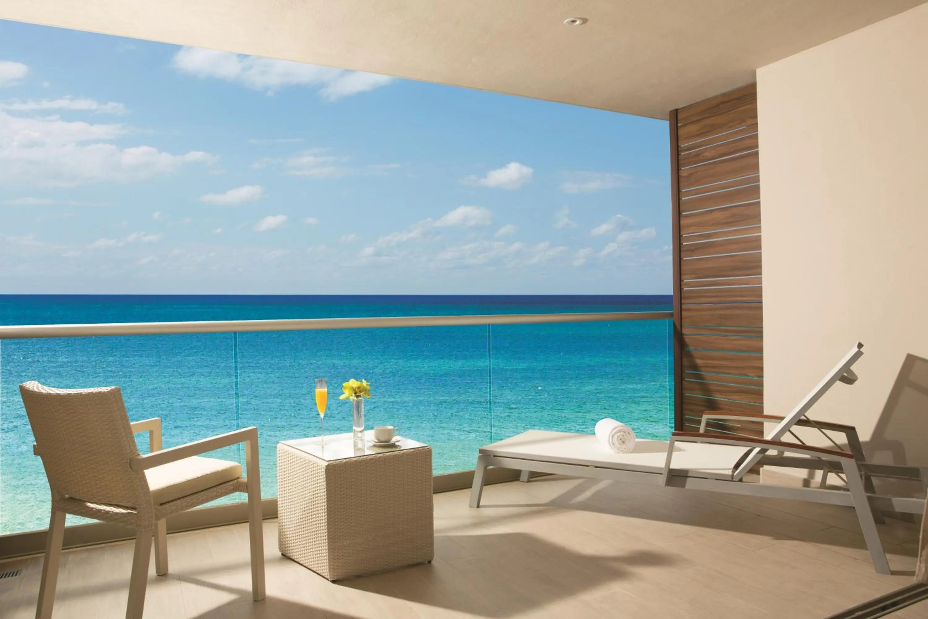 Xhale Club Junior Suite Swimout Ocean Front Double in Breathless Riviera Cancun Resort & Spa - Adults Only - All inclusive