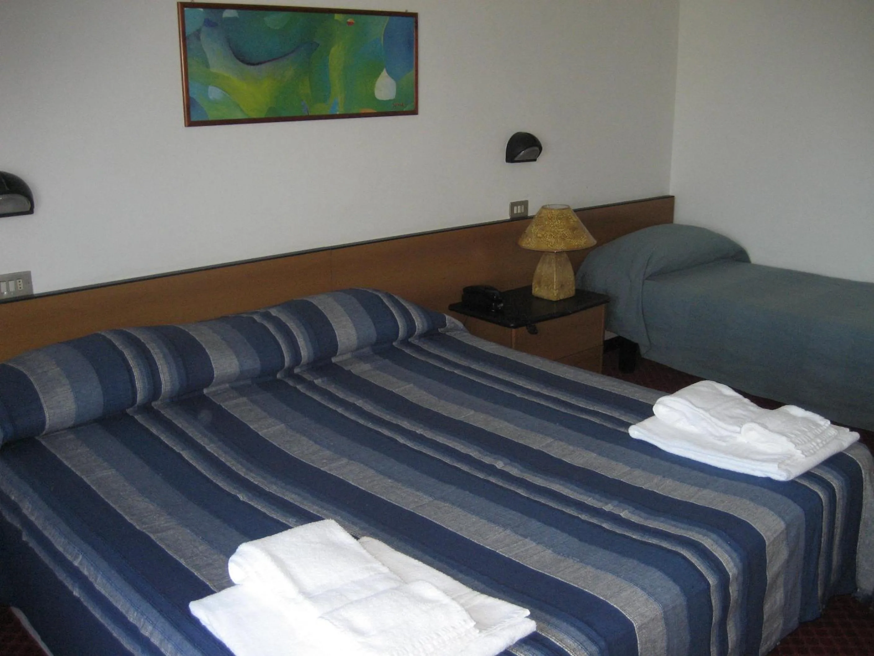 Triple Room with Private Bathroom in Hotel Niagara