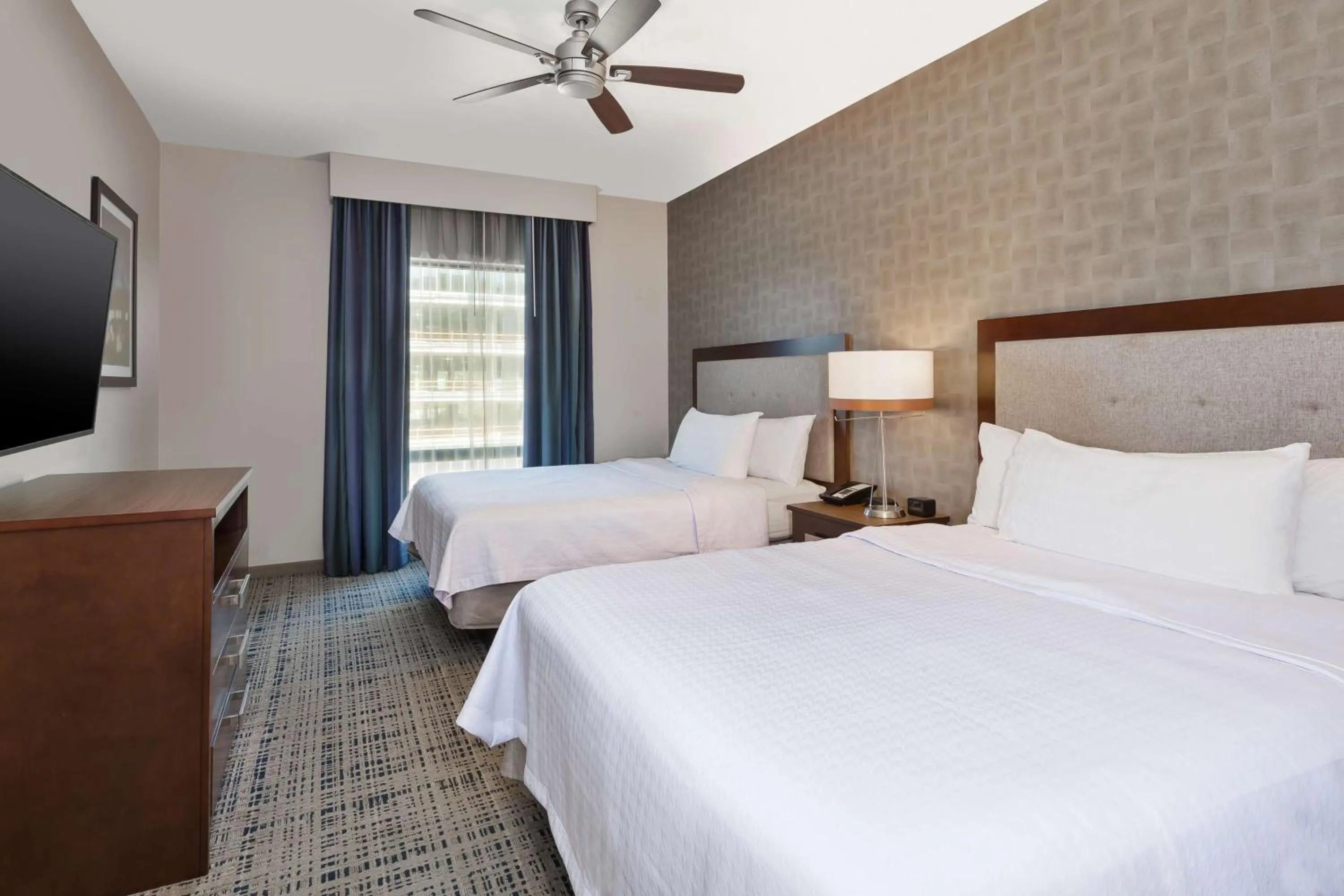 One-Bedroom Deluxe Queen Suite in Homewood Suites by Hilton Pittsburgh Downtown