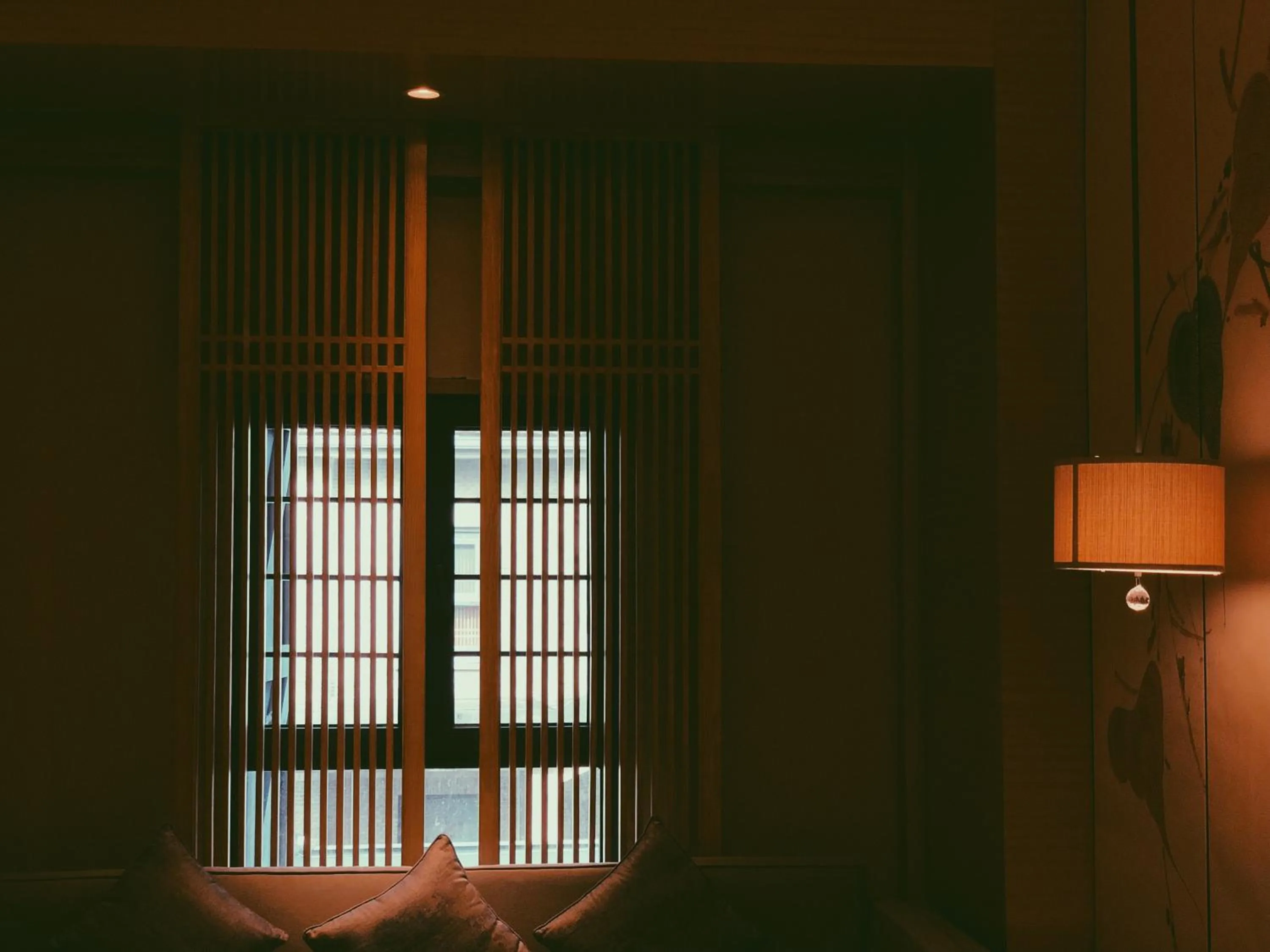 Light & Shadow · Silk Library (Twin Bed) in Cheery Dragon Canal Hotel Hangzhou - Intangible Cultural Heritage Hotel